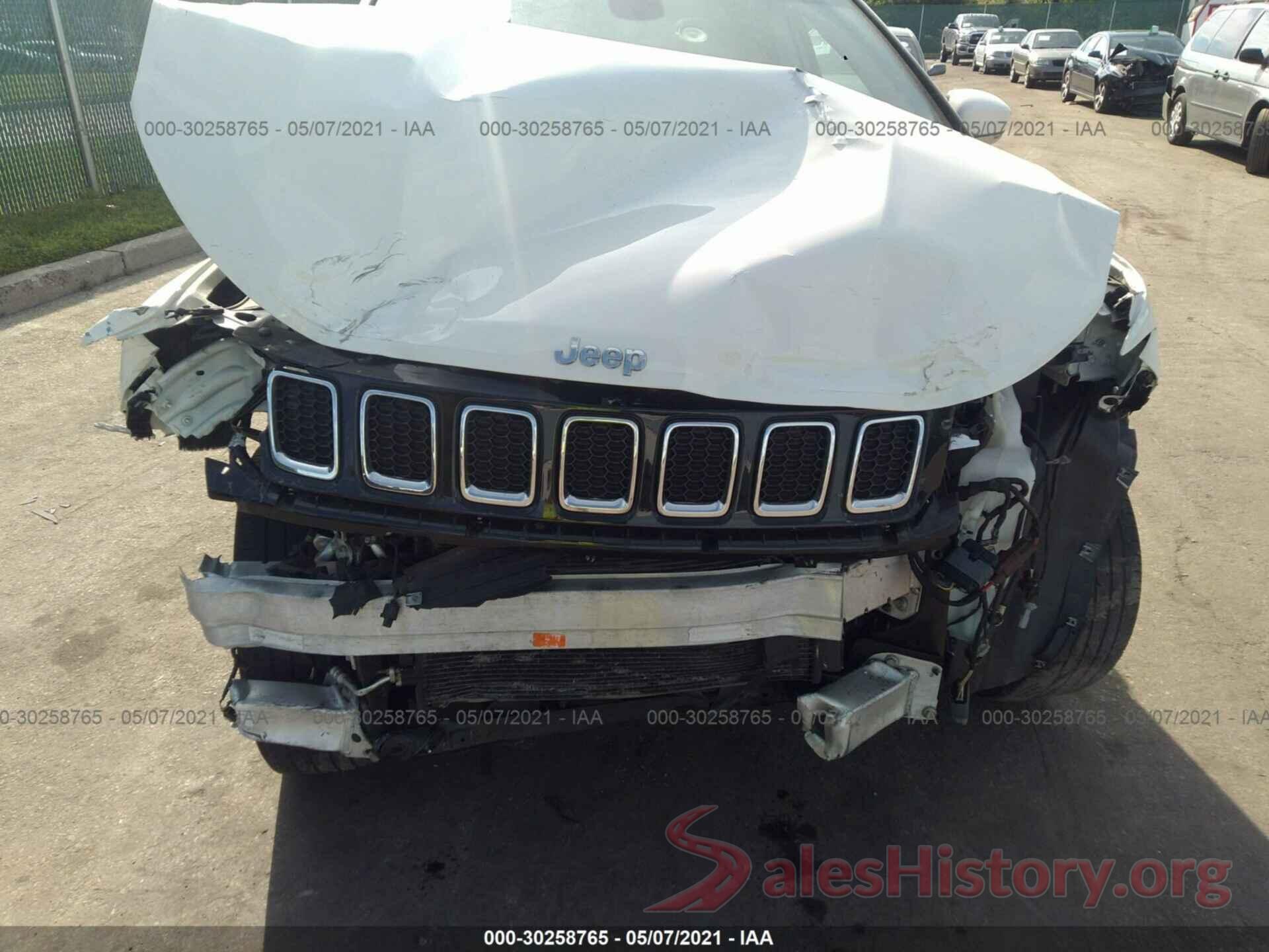 3C4NJDCB2JT306905 2018 JEEP COMPASS