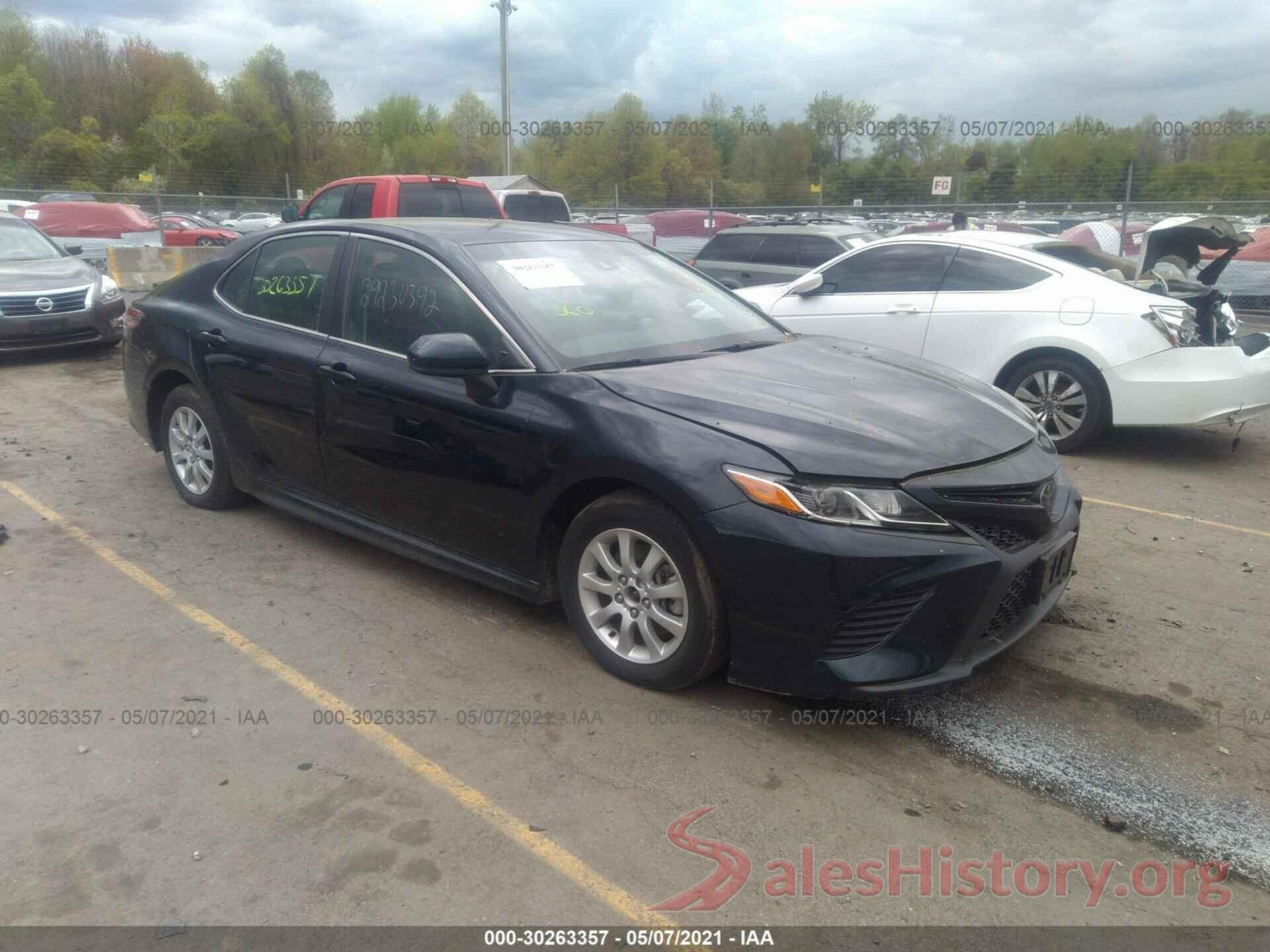 4T1B11HK2JU618671 2018 TOYOTA CAMRY