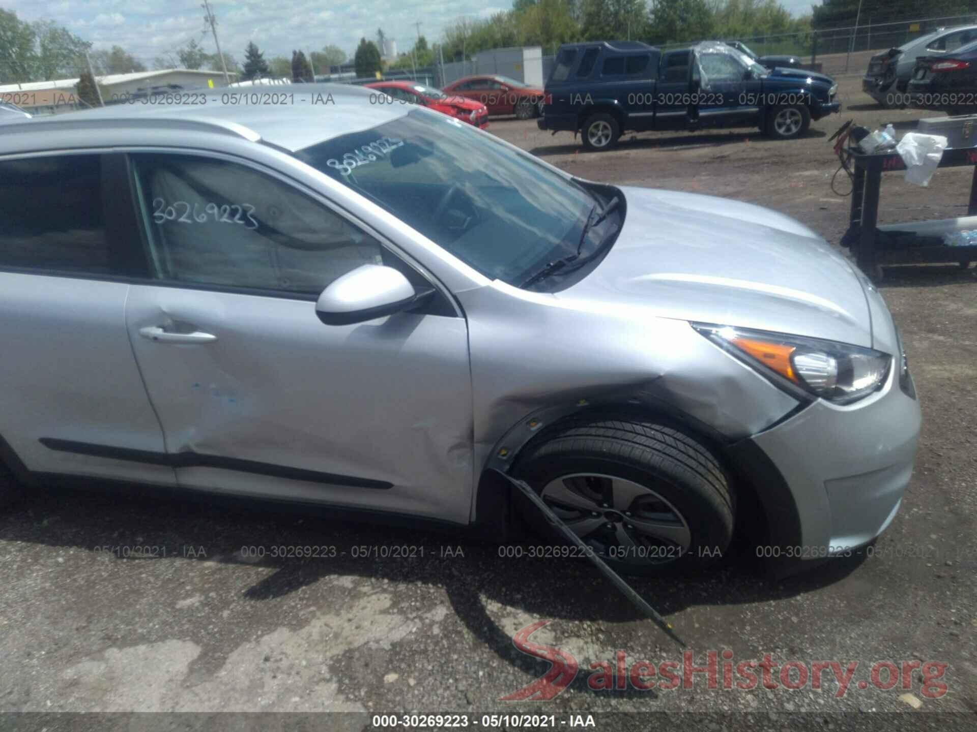 KNDCB3LC4J5211009 2018 KIA NIRO