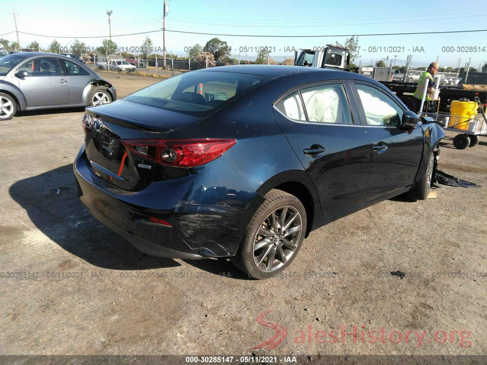 3MZBN1V32JM260981 2018 MAZDA MAZDA3 4-DOOR