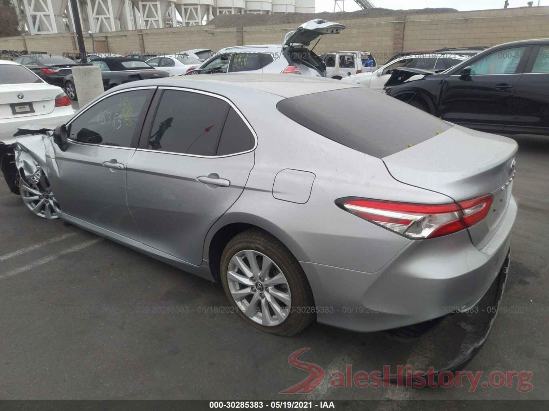 4T1B11HK9JU607697 2018 TOYOTA CAMRY