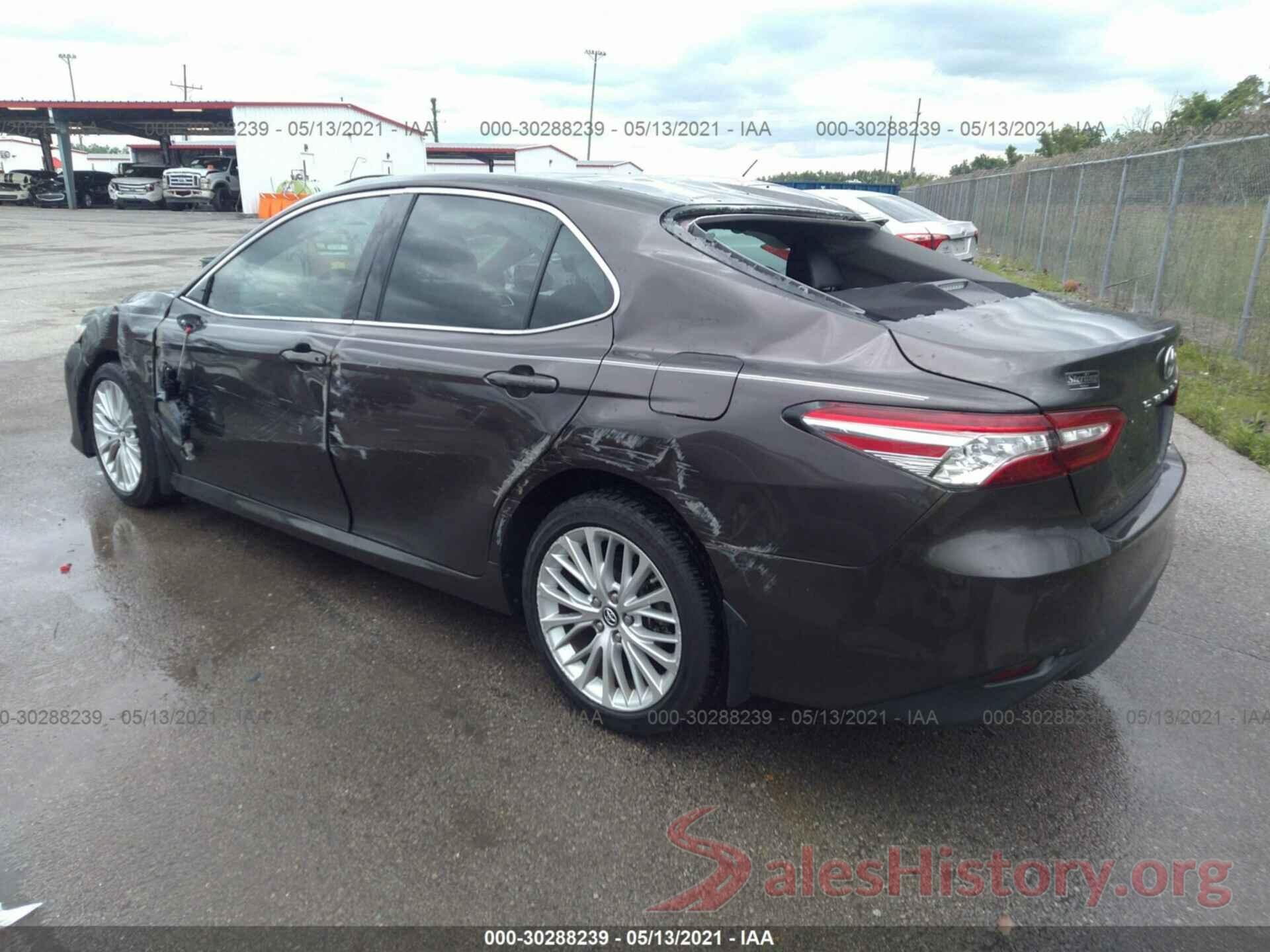 4T1B11HK2JU079436 2018 TOYOTA CAMRY