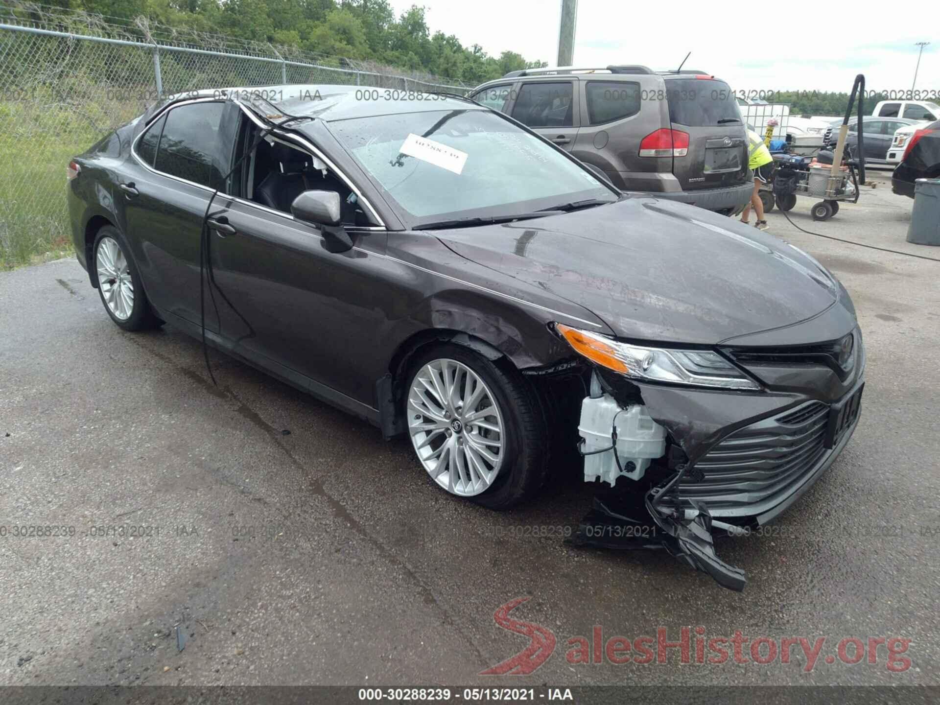 4T1B11HK2JU079436 2018 TOYOTA CAMRY