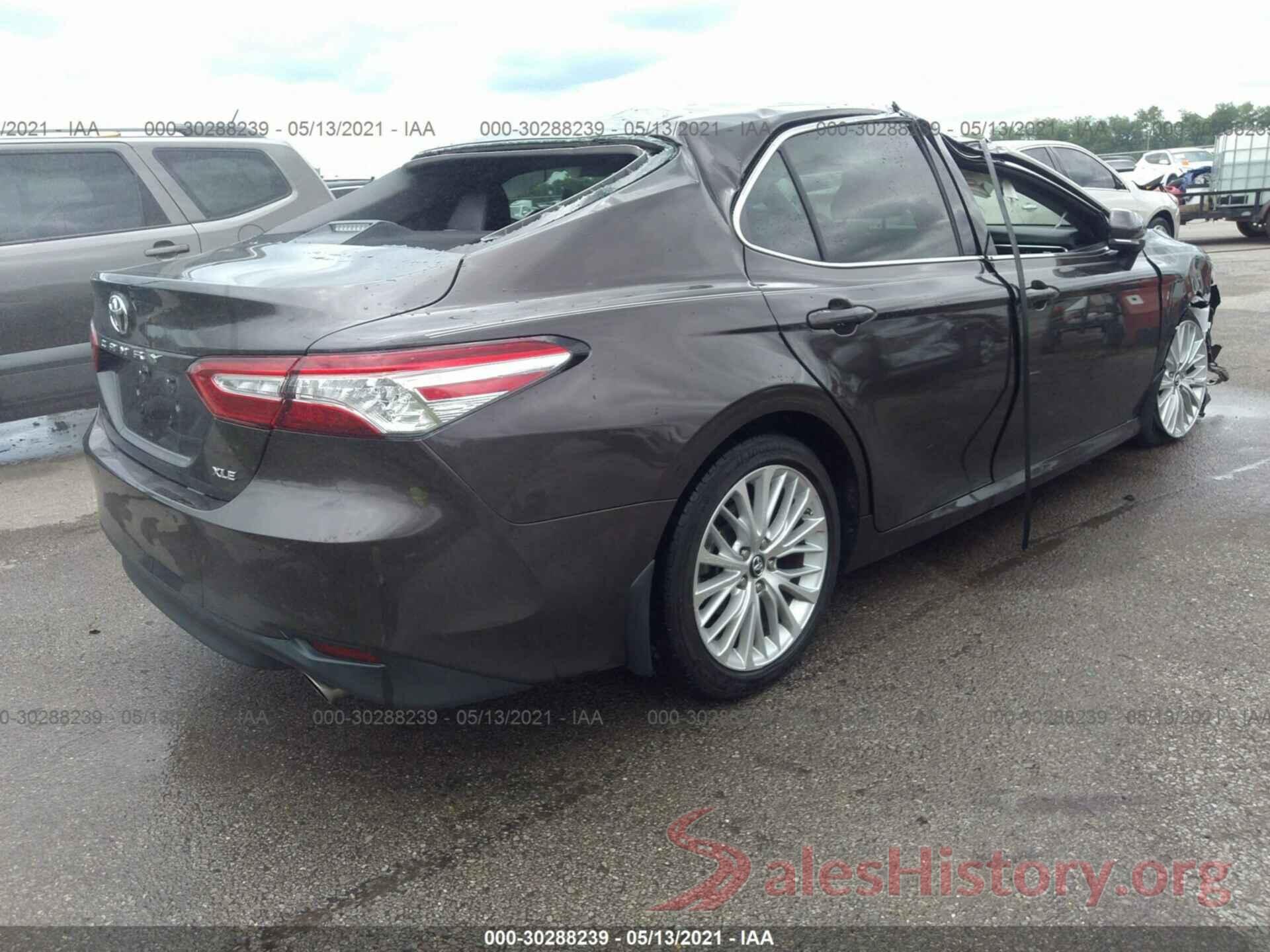 4T1B11HK2JU079436 2018 TOYOTA CAMRY