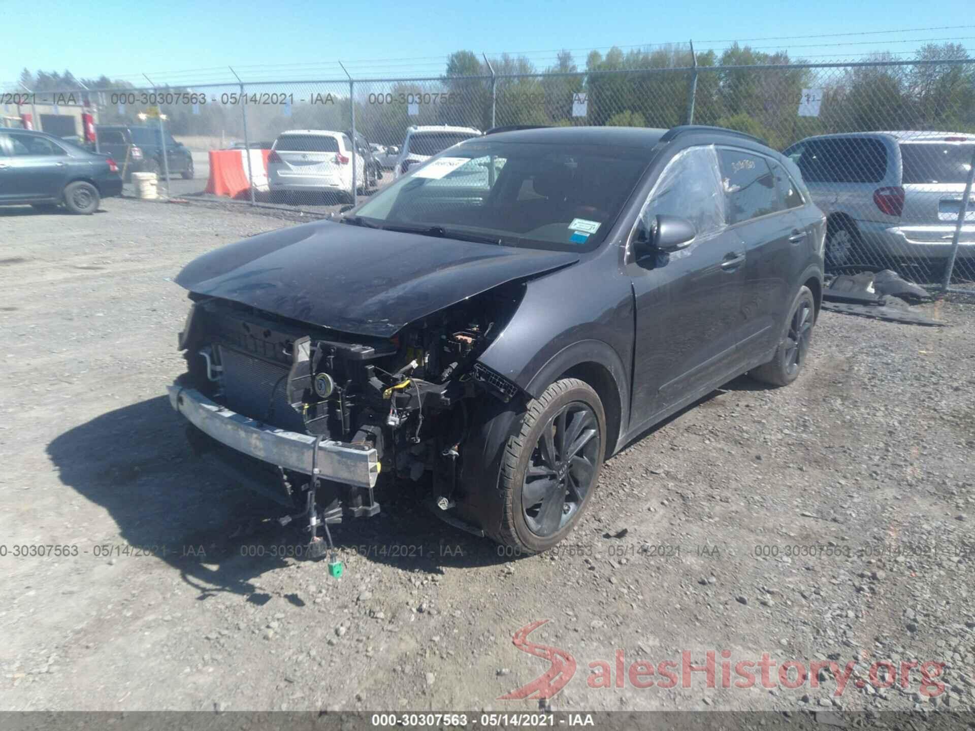 KNDCC3LC3J5137952 2018 KIA NIRO