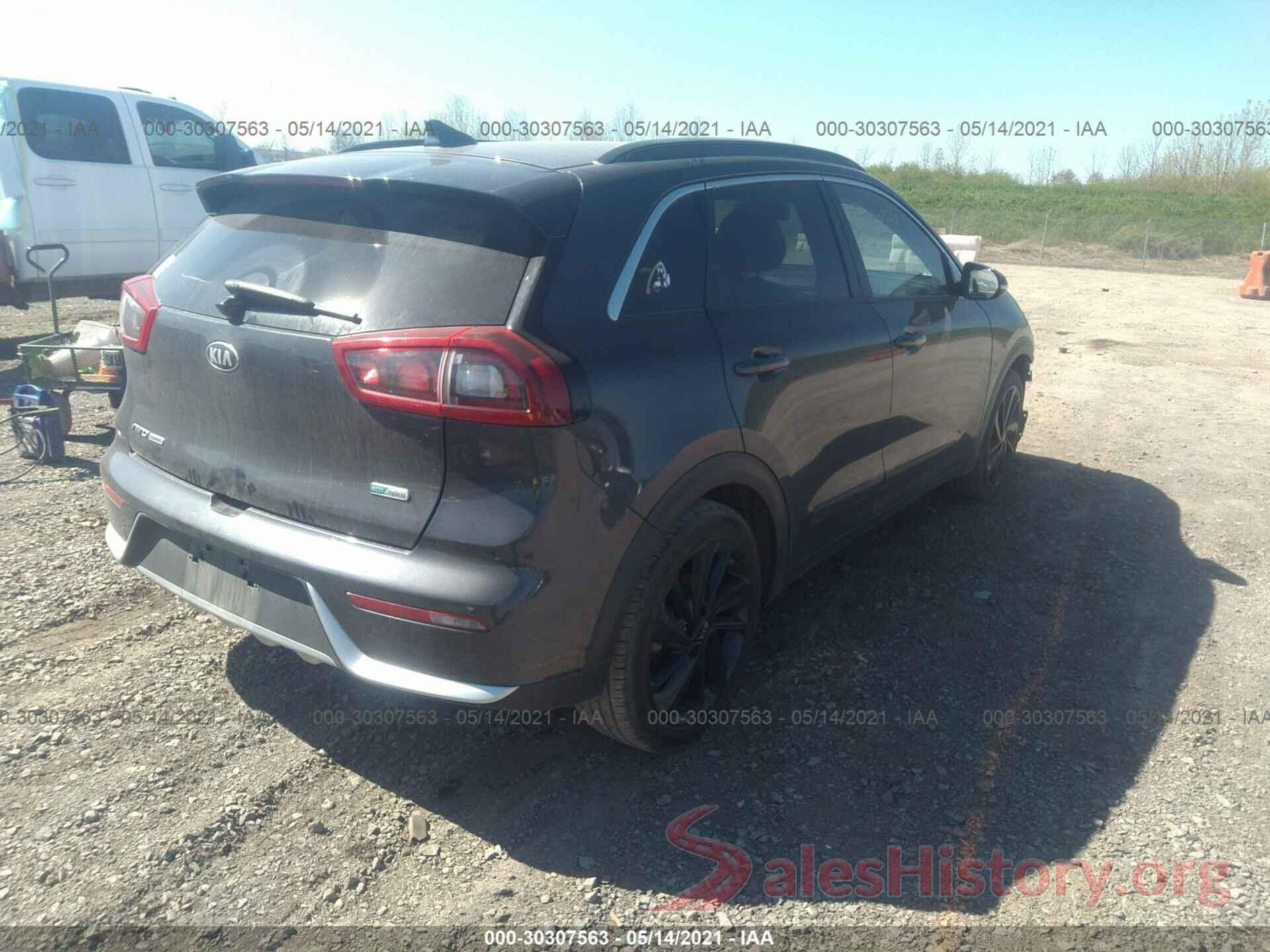 KNDCC3LC3J5137952 2018 KIA NIRO