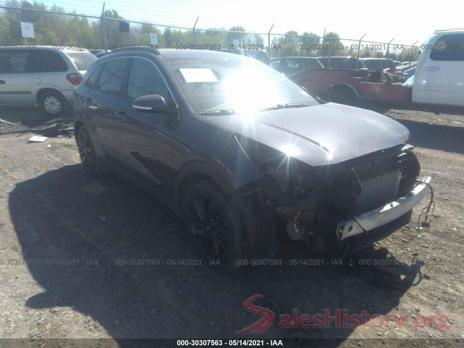 KNDCC3LC3J5137952 2018 KIA NIRO