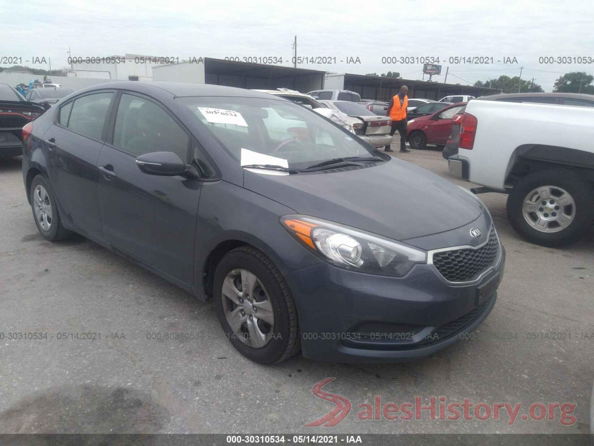 KNAFX4A6XG5608117 2016 KIA FORTE