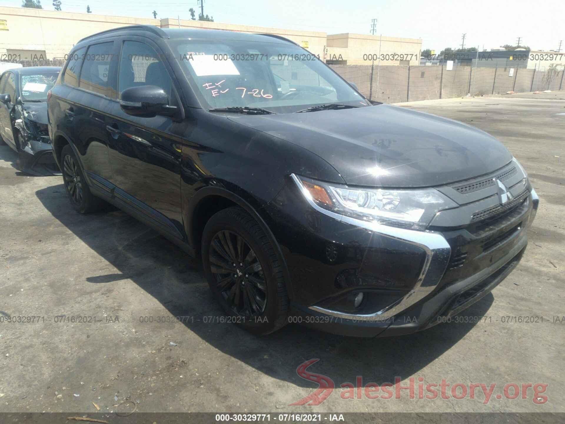 JA4AD3A30LZ003929 2020 MITSUBISHI OUTLANDER