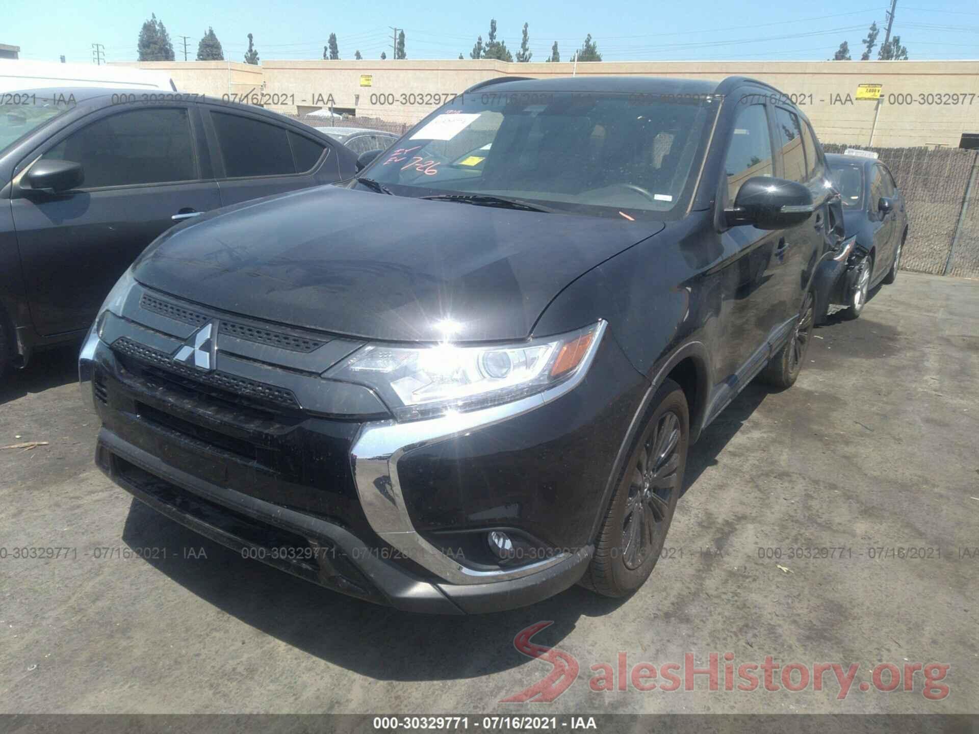 JA4AD3A30LZ003929 2020 MITSUBISHI OUTLANDER