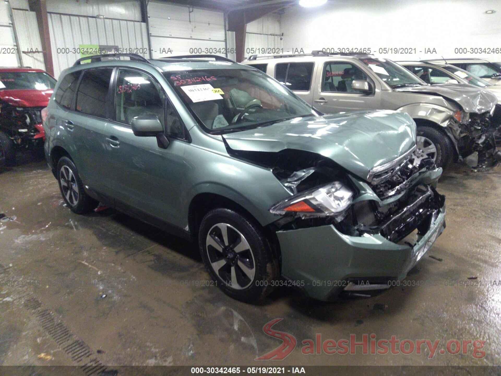 JF2SJAEC8JH564711 2018 SUBARU FORESTER