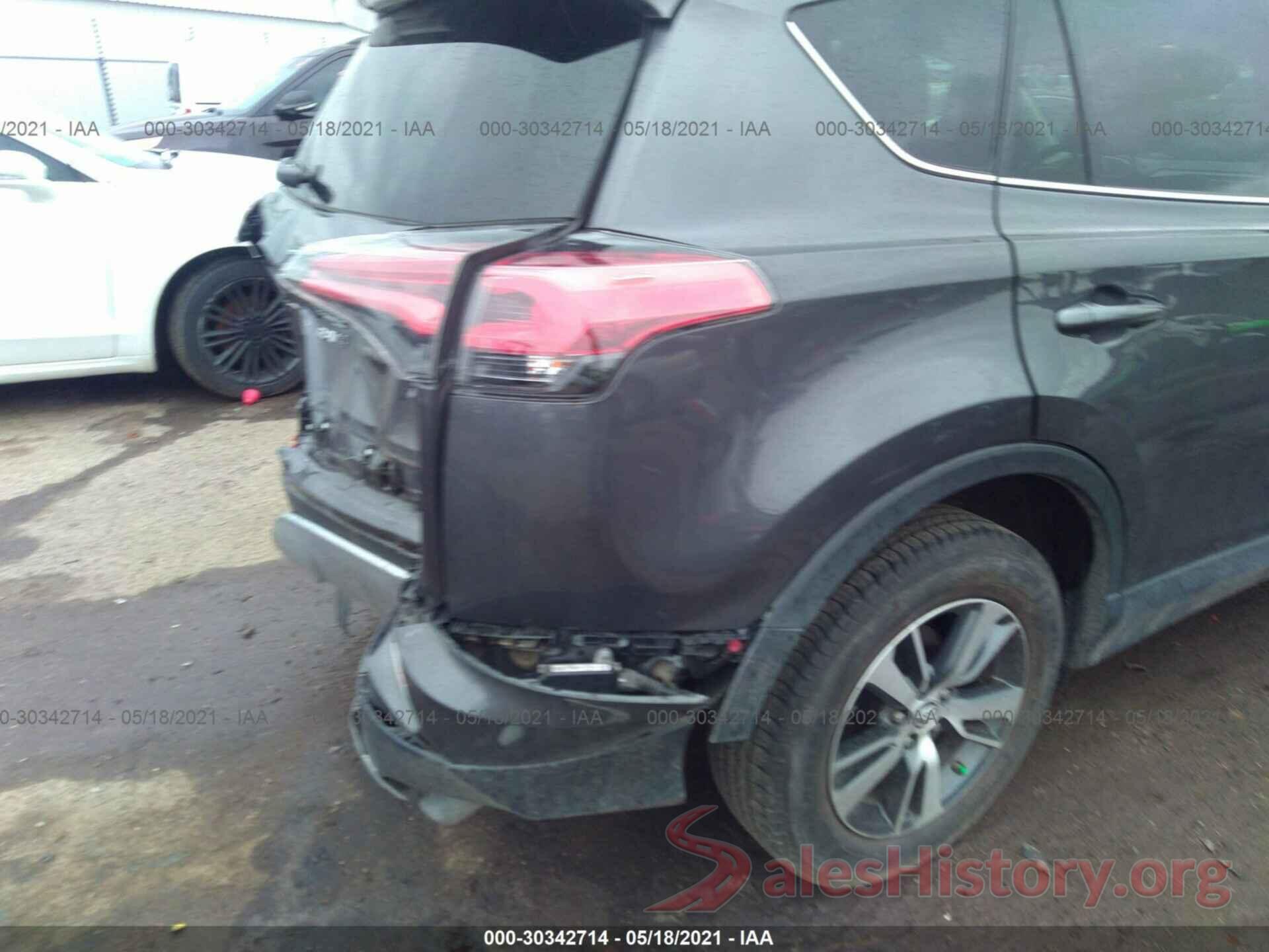 2T3RFREV4JW750075 2018 TOYOTA RAV4