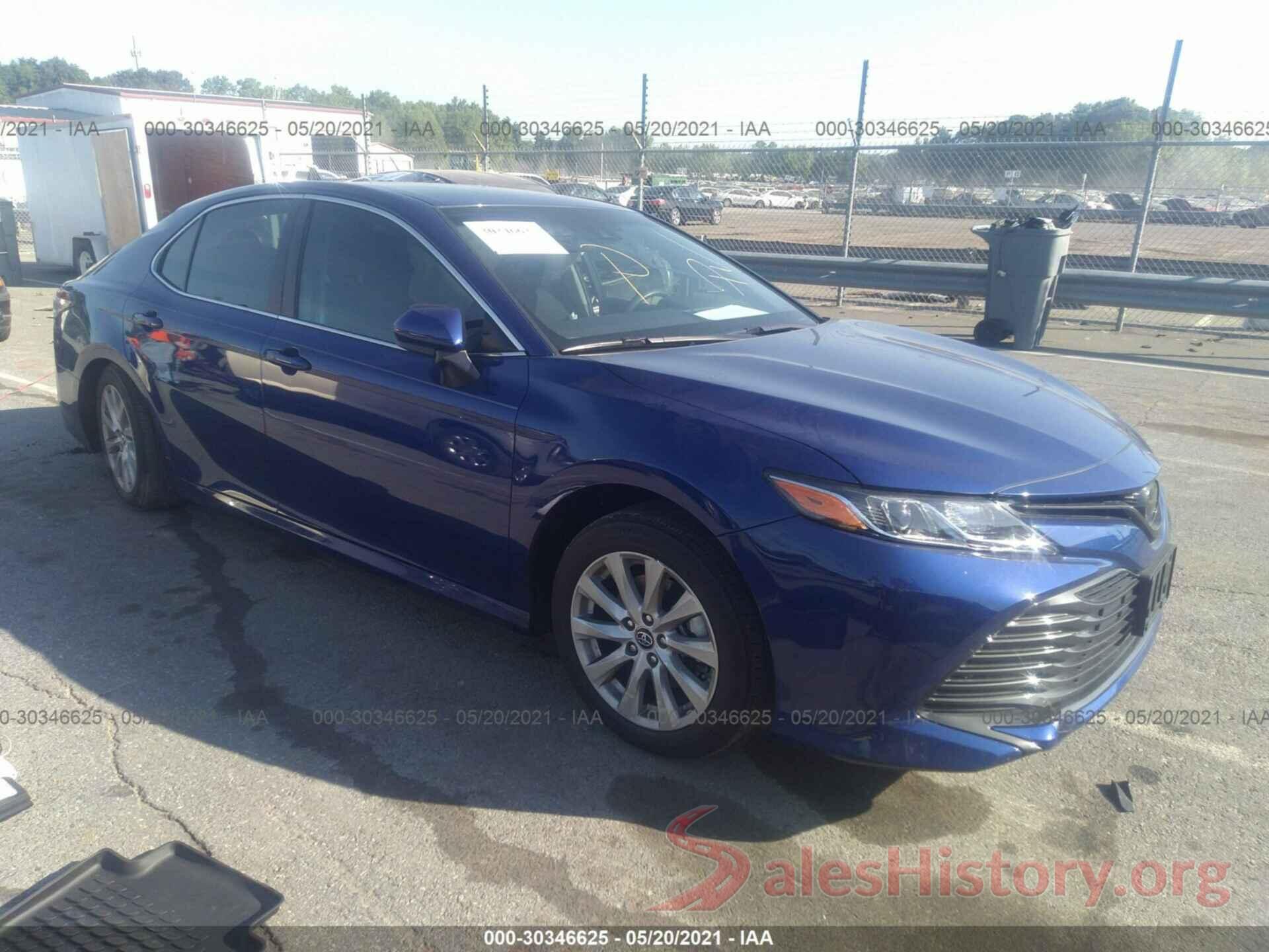 4T1B11HK2JU663044 2018 TOYOTA CAMRY