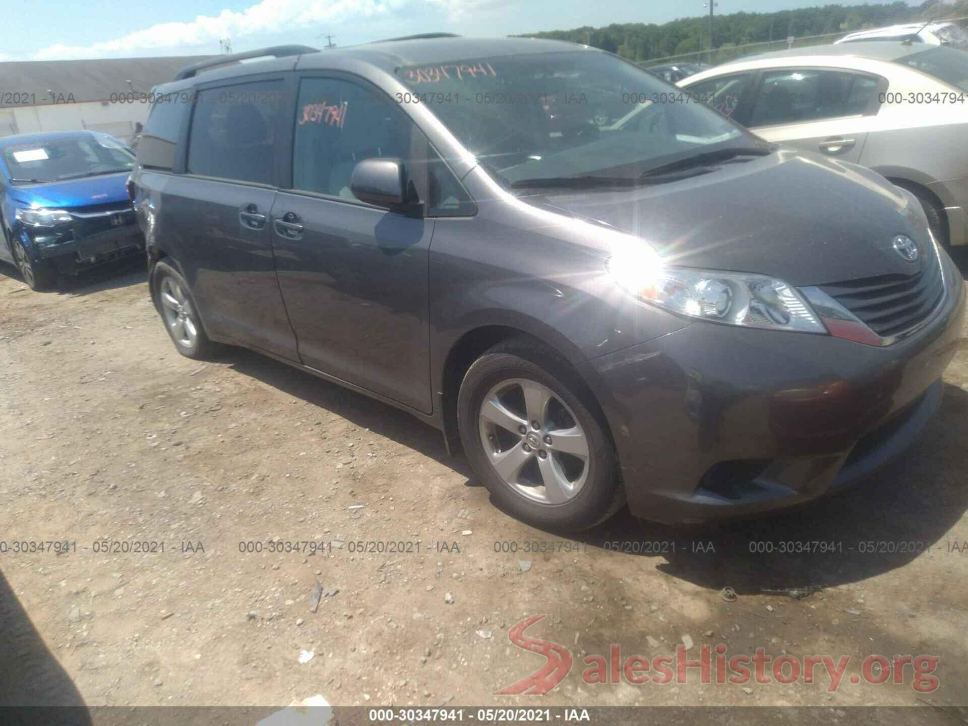 5TDKZ3DCXHS772986 2017 TOYOTA SIENNA