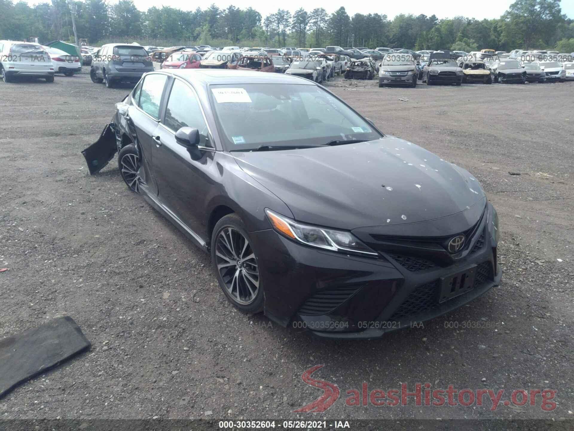 4T1B11HK0JU120209 2018 TOYOTA CAMRY