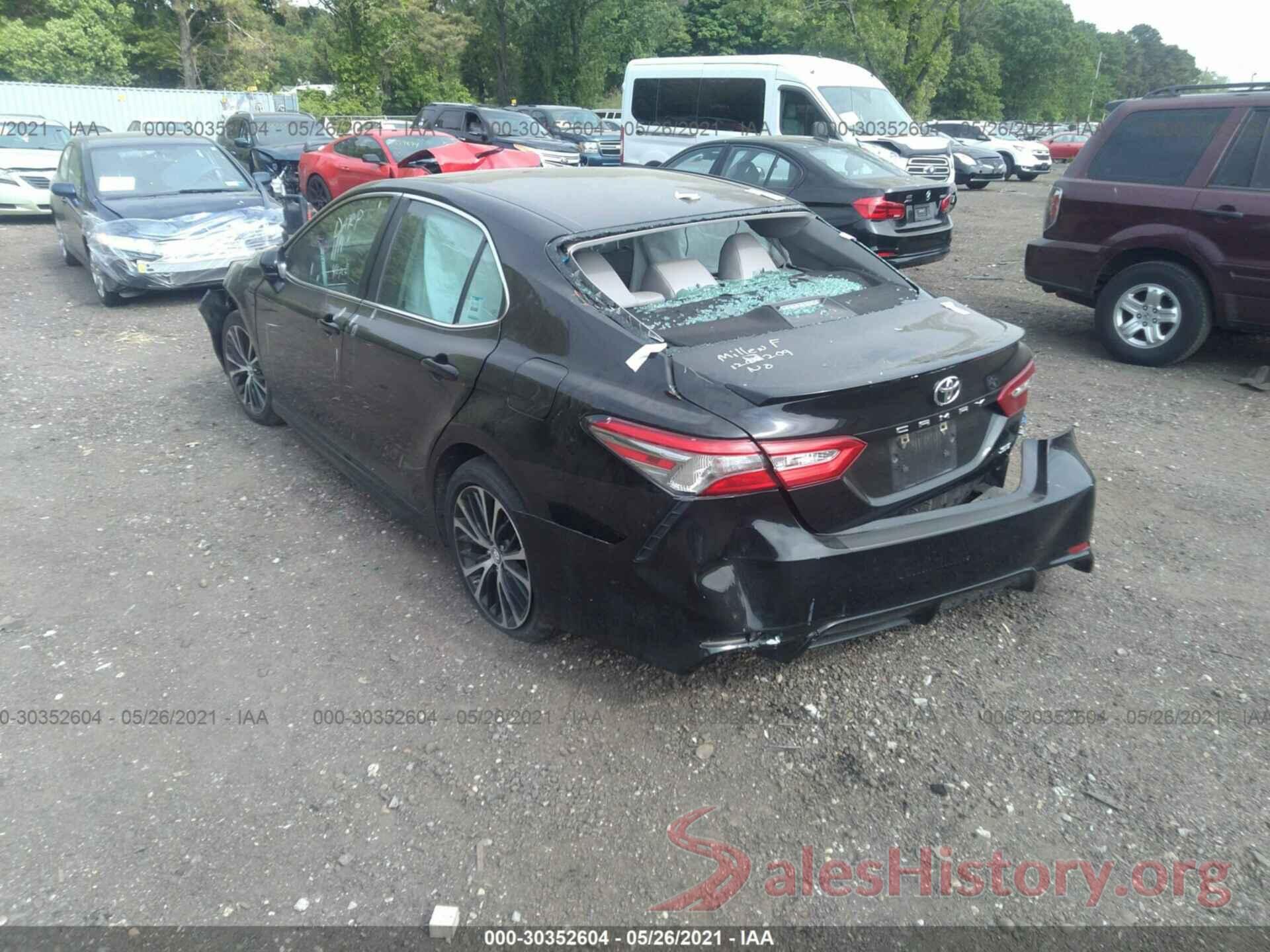 4T1B11HK0JU120209 2018 TOYOTA CAMRY