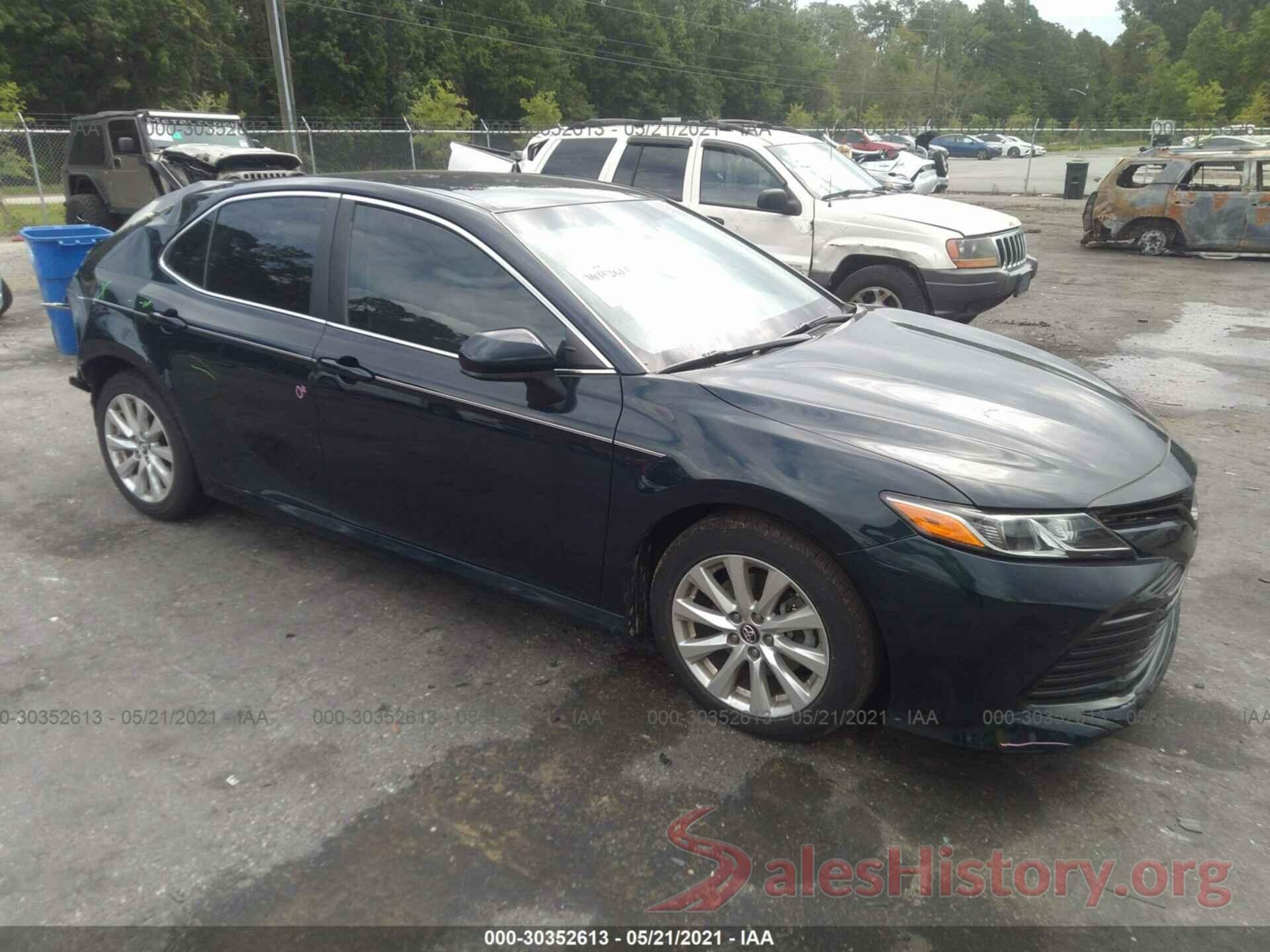 4T1B11HK2JU509319 2018 TOYOTA CAMRY