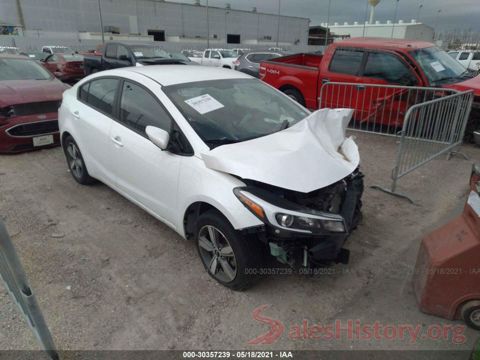 3KPFL4A7XJE261052 2018 KIA FORTE