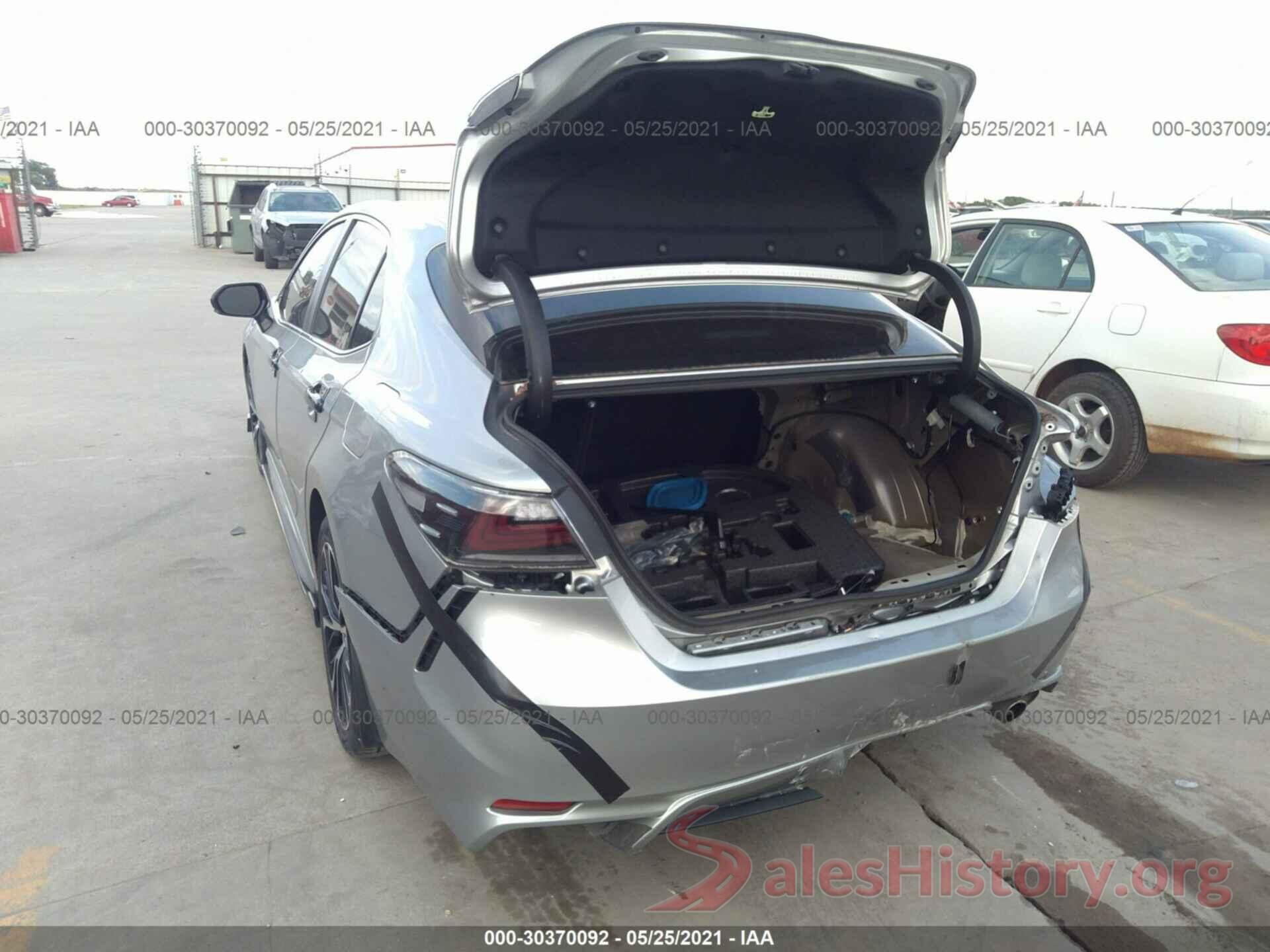 4T1B11HK2JU108630 2018 TOYOTA CAMRY