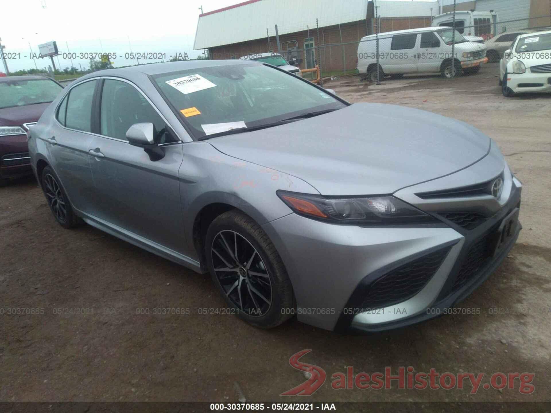 4T1G11AKXMU523702 2021 TOYOTA CAMRY