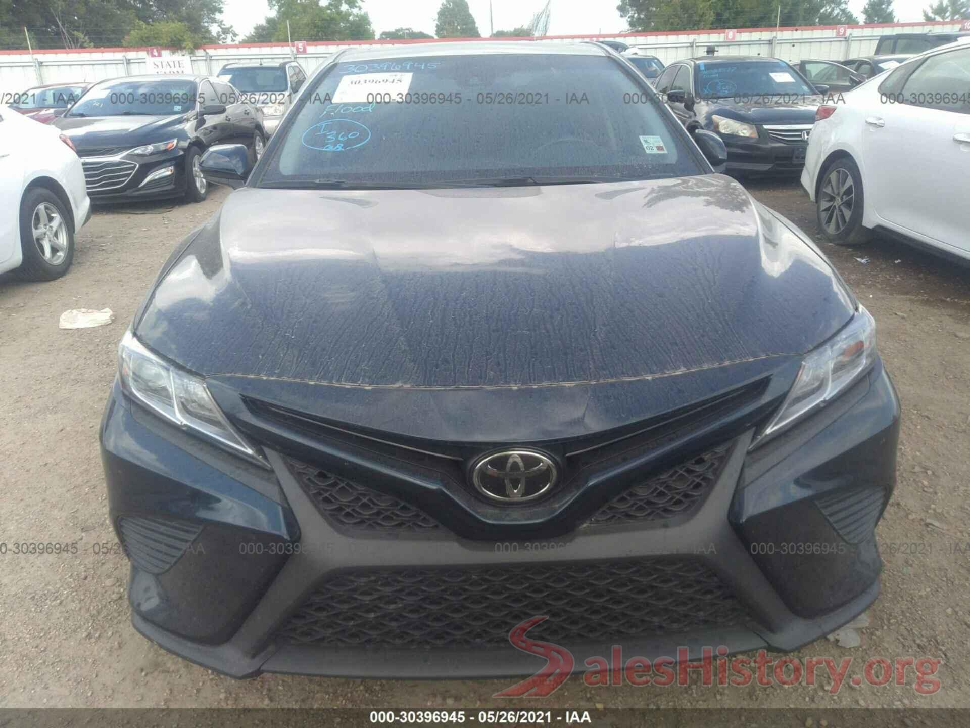 4T1B11HK9JU560882 2018 TOYOTA CAMRY