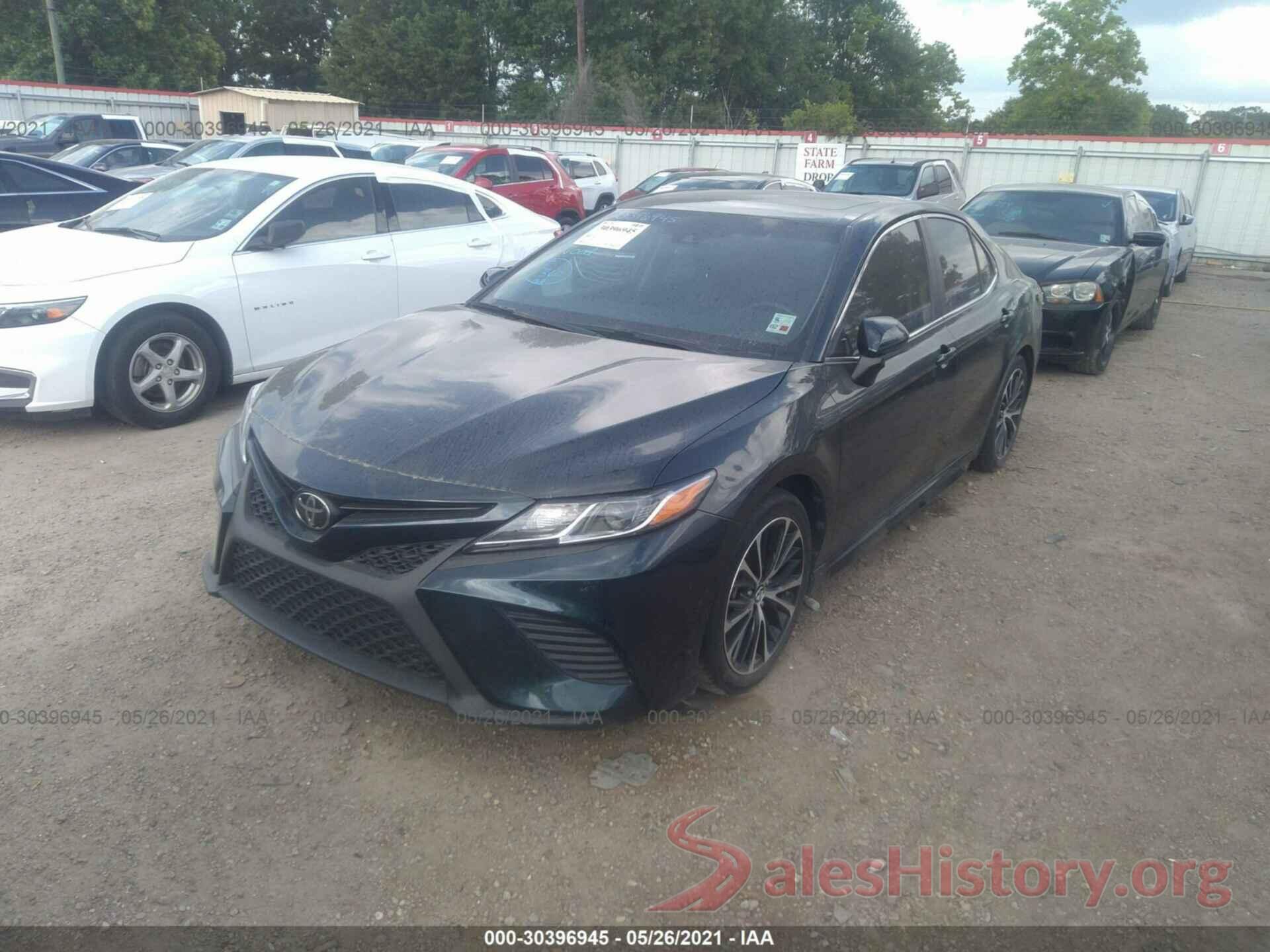 4T1B11HK9JU560882 2018 TOYOTA CAMRY