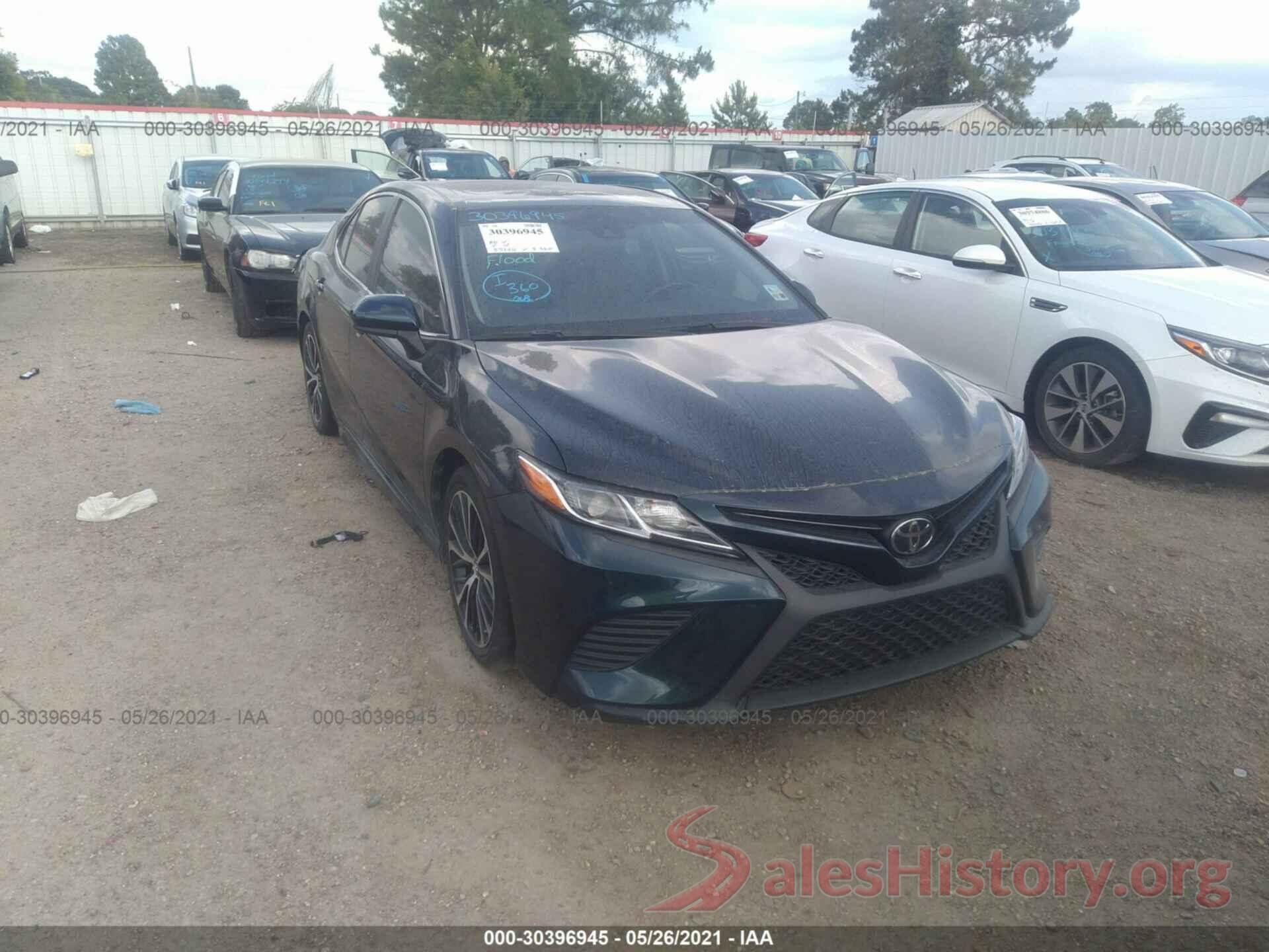 4T1B11HK9JU560882 2018 TOYOTA CAMRY