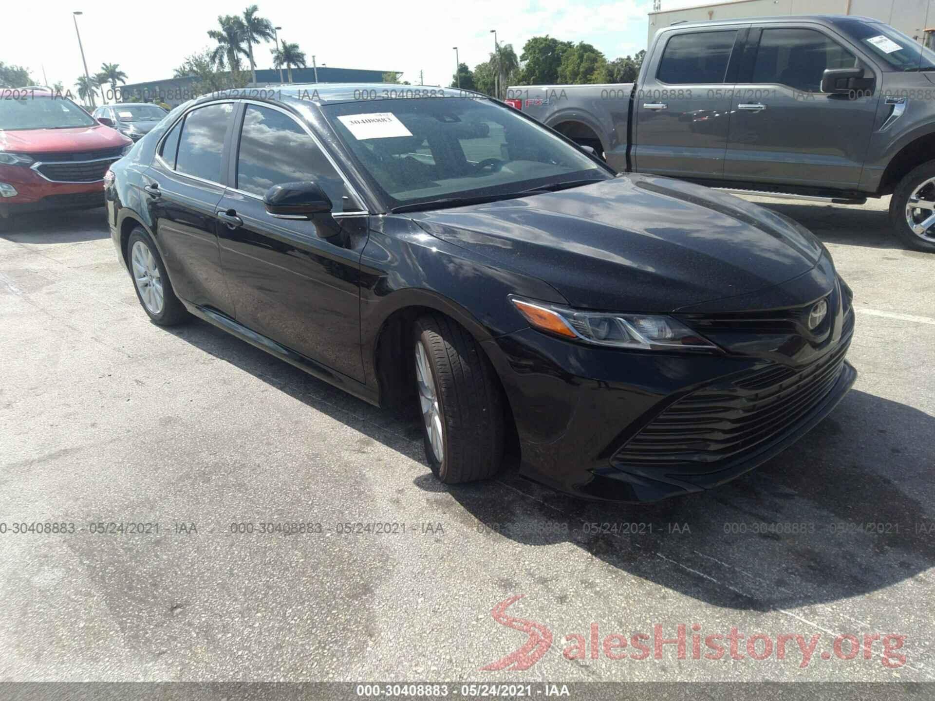 4T1B11HK7JU111670 2018 TOYOTA CAMRY