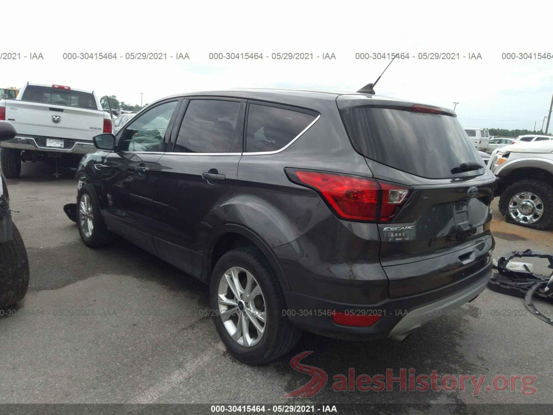 1FMCU0GD5KUA88979 2019 FORD ESCAPE