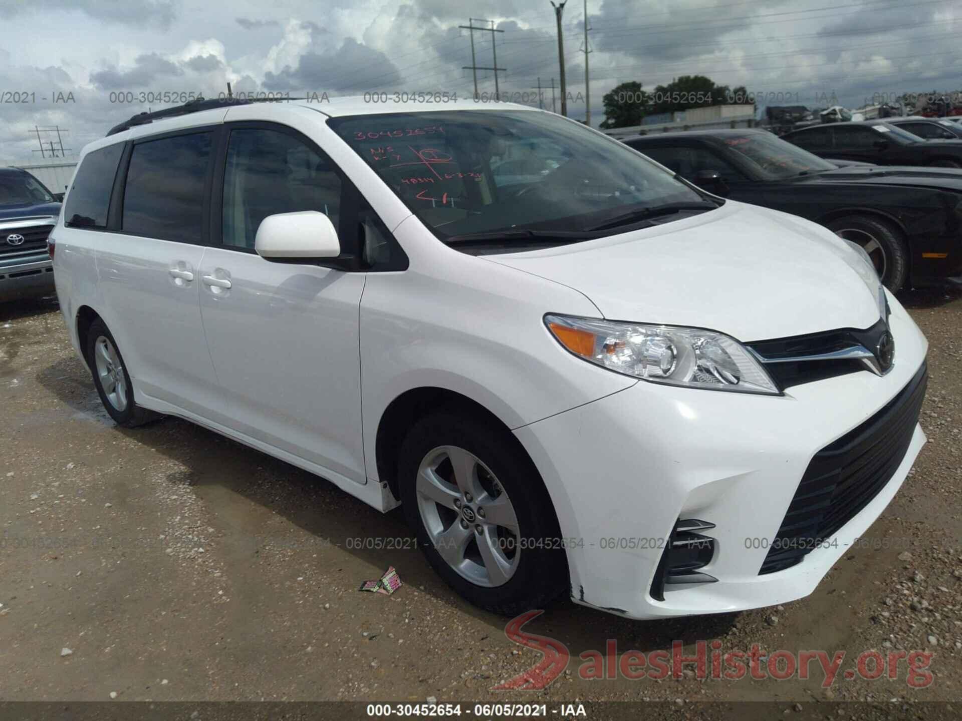 5TDKZ3DC6JS957087 2018 TOYOTA SIENNA