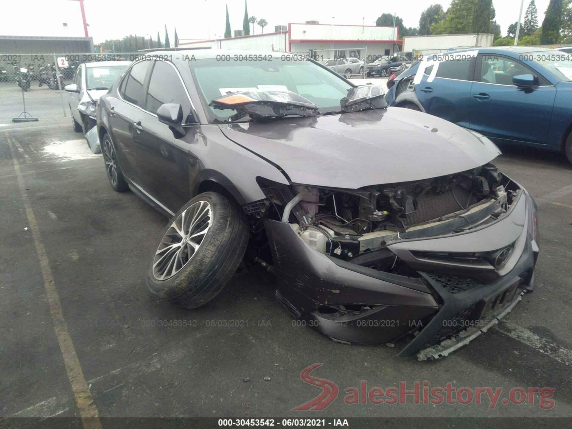 4T1B11HK4JU065974 2018 TOYOTA CAMRY