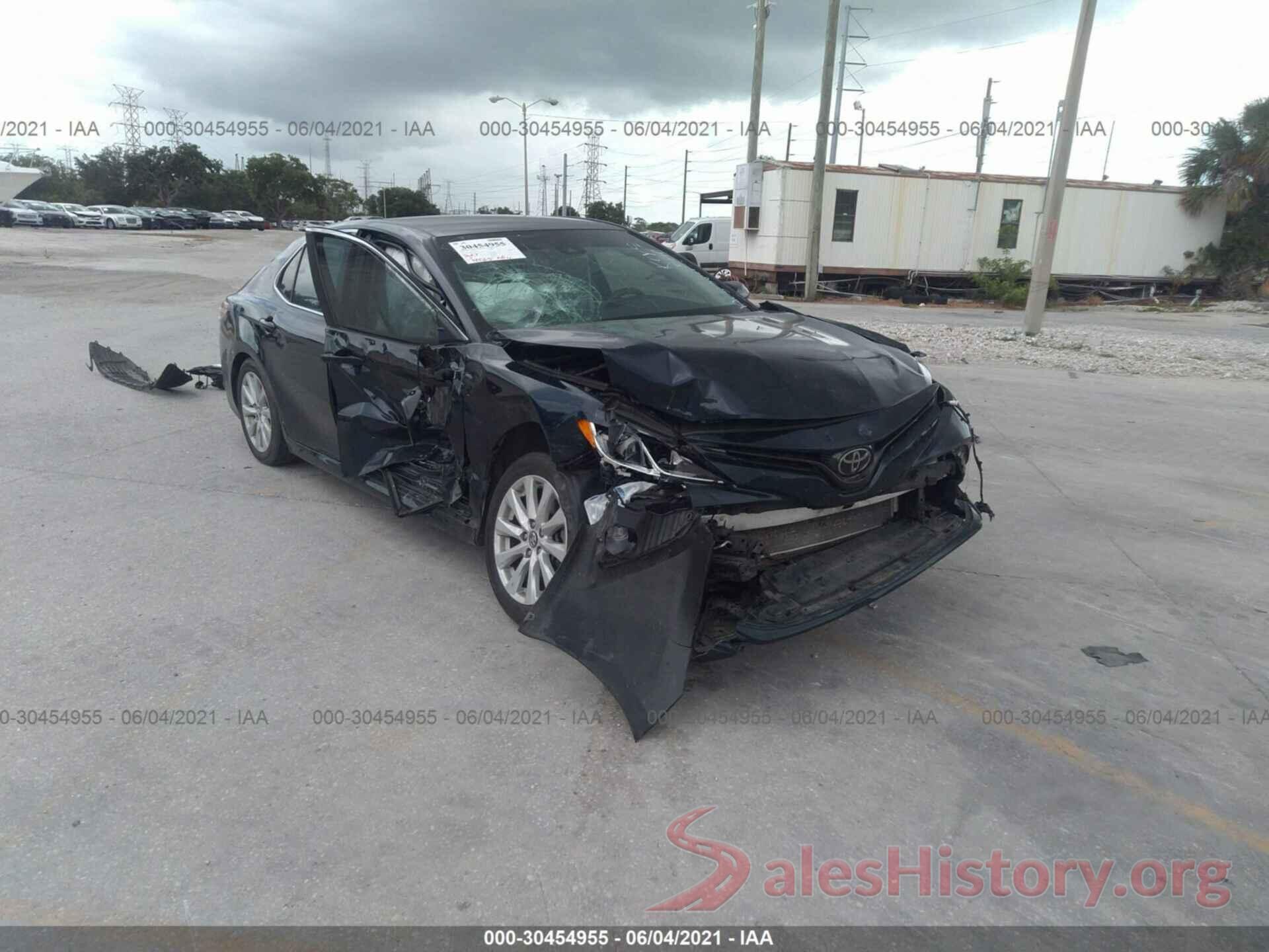 4T1B11HK8JU669933 2018 TOYOTA CAMRY