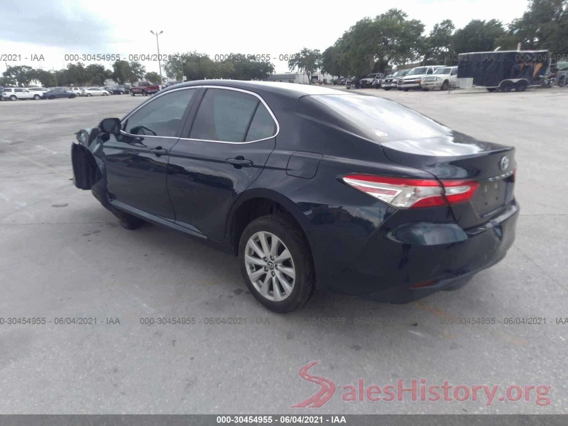 4T1B11HK8JU669933 2018 TOYOTA CAMRY