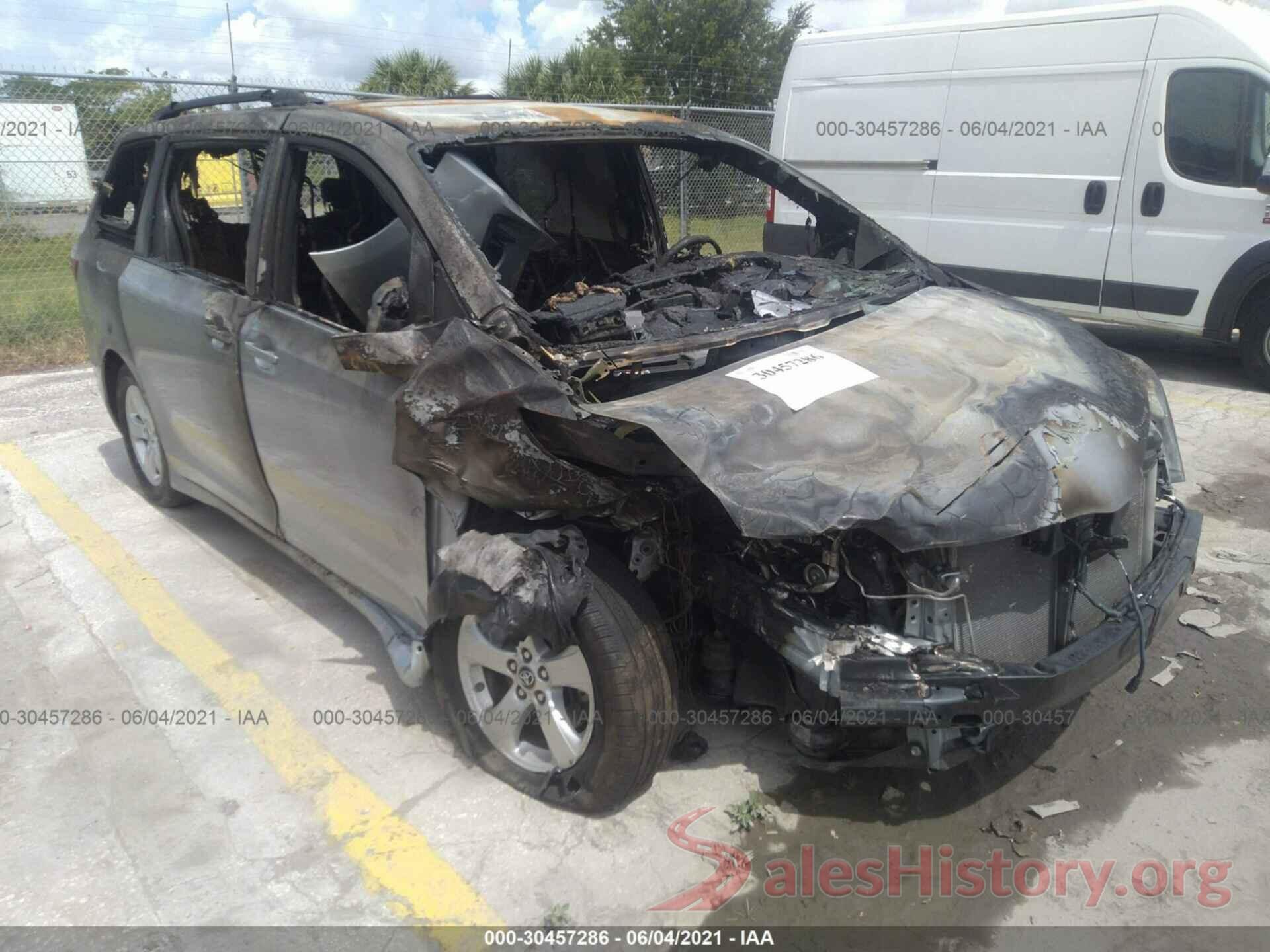 5TDKZ3DC6KS002288 2019 TOYOTA SIENNA