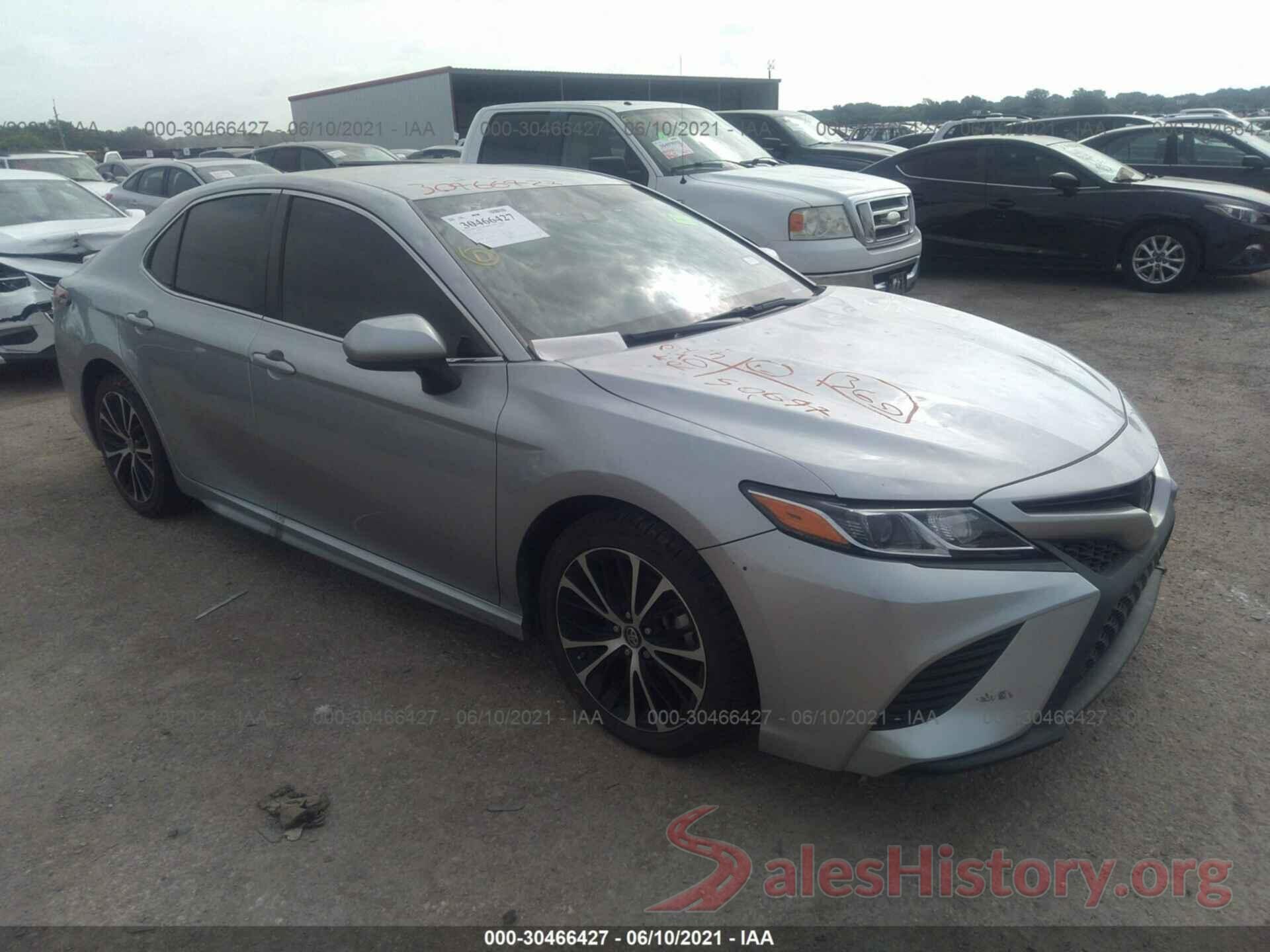 4T1B11HKXJU033417 2018 TOYOTA CAMRY