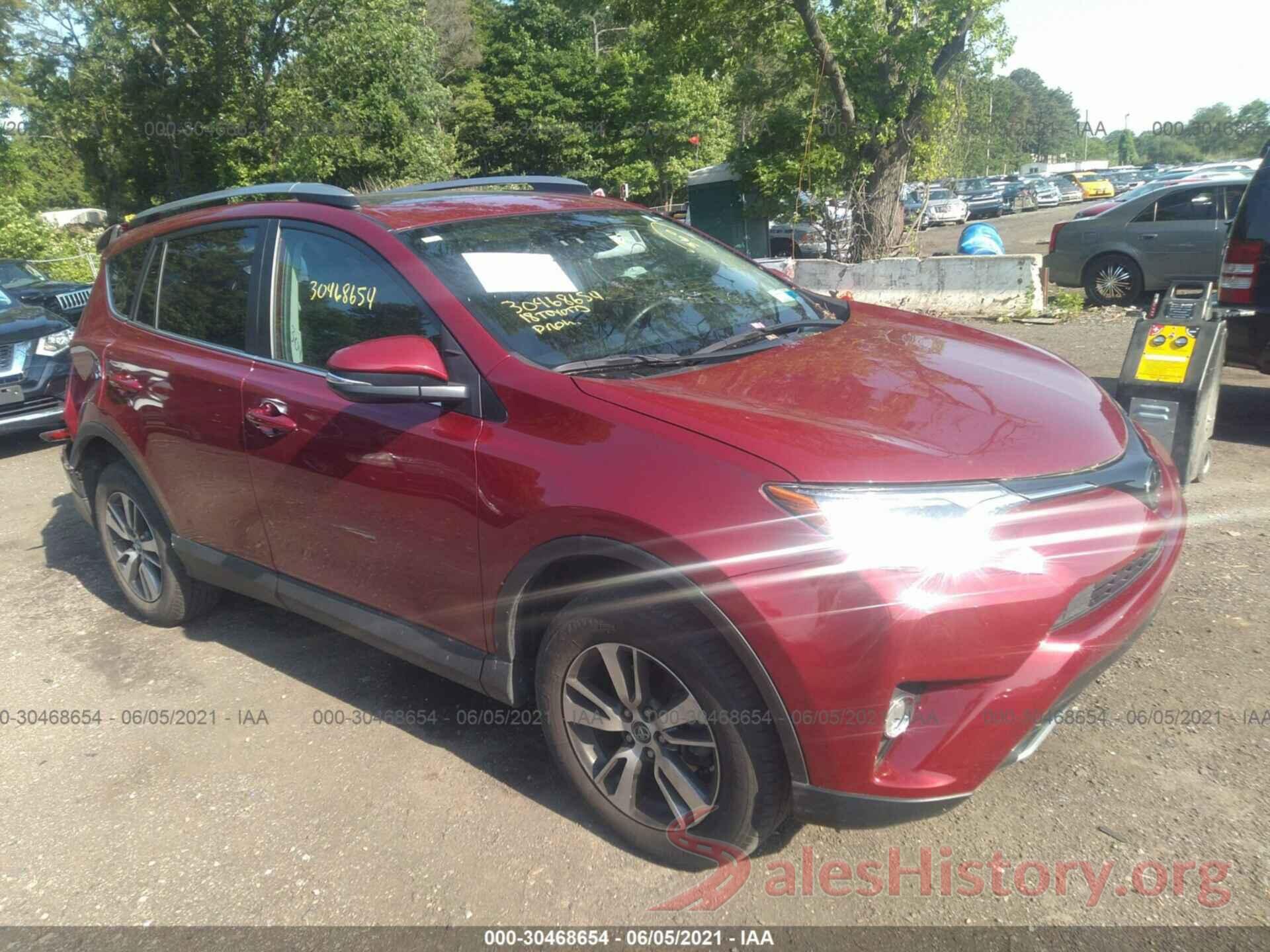 2T3RFREV3JW704964 2018 TOYOTA RAV4