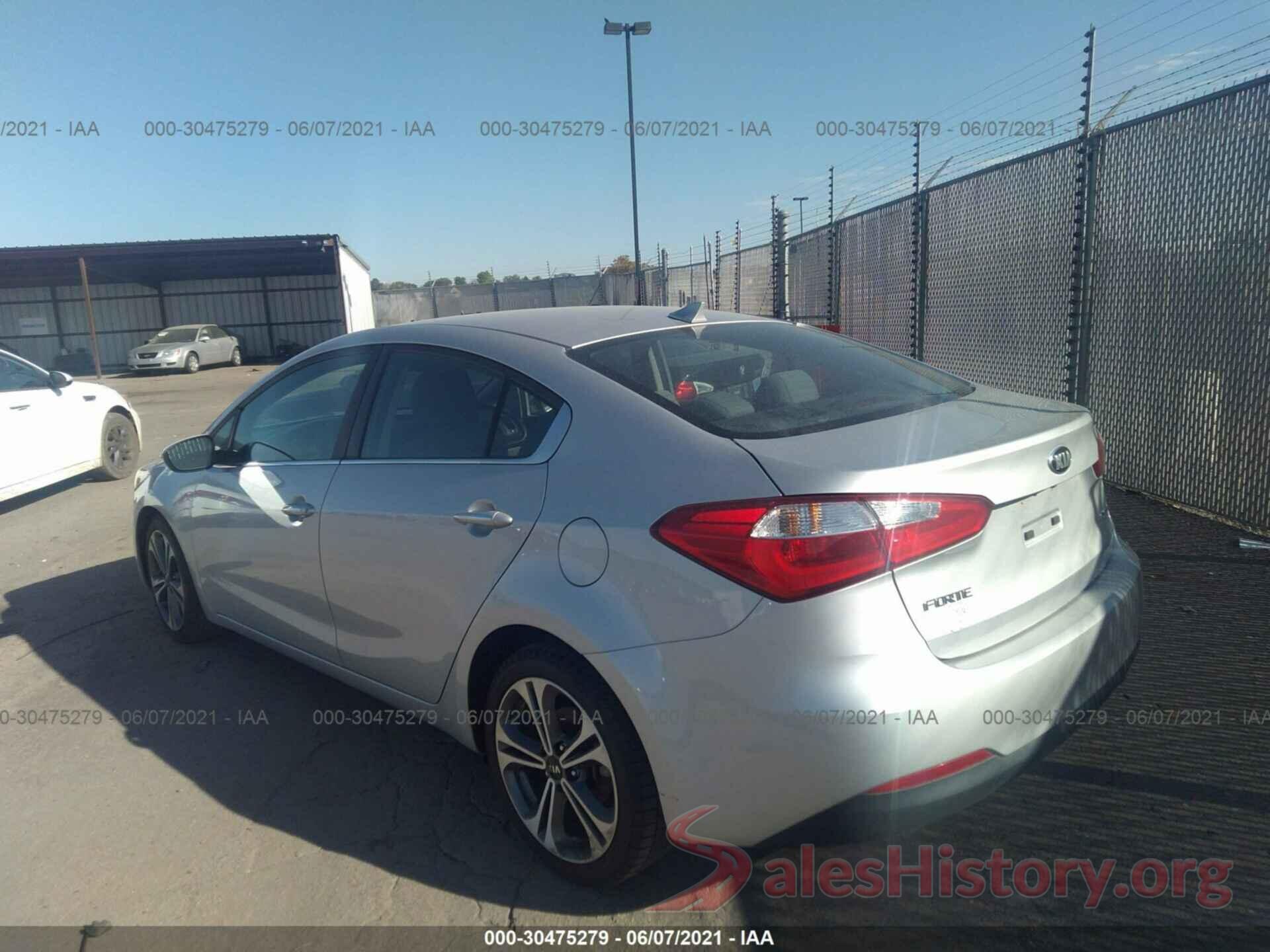 KNAFX4A87G5529568 2016 KIA FORTE