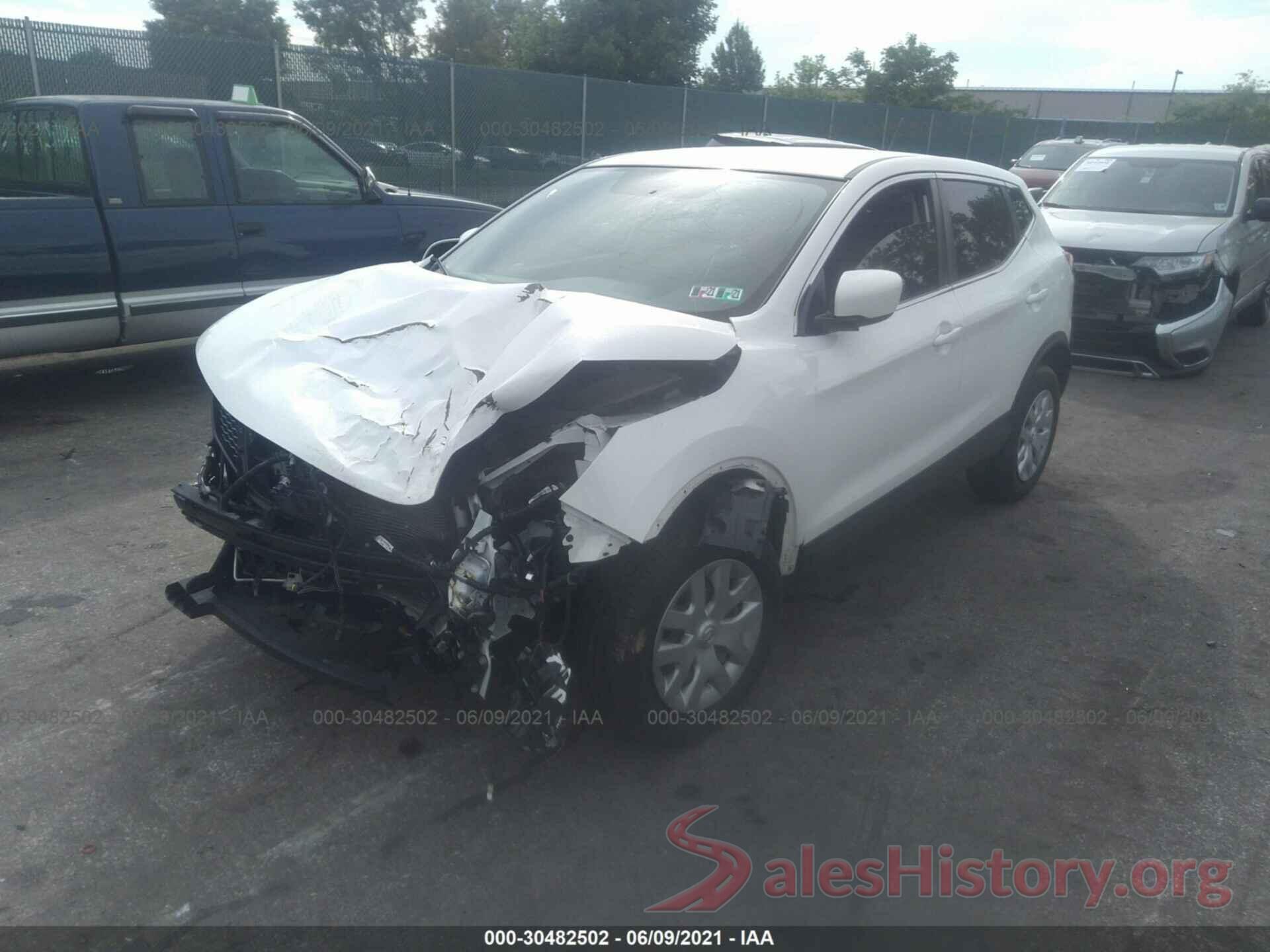 JN1BJ1CP2JW159317 2018 NISSAN ROGUE SPORT