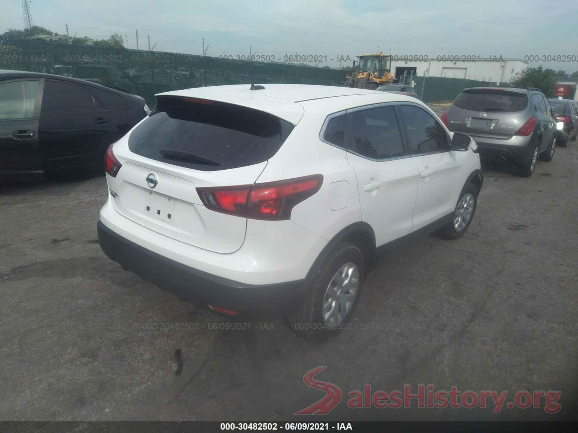 JN1BJ1CP2JW159317 2018 NISSAN ROGUE SPORT