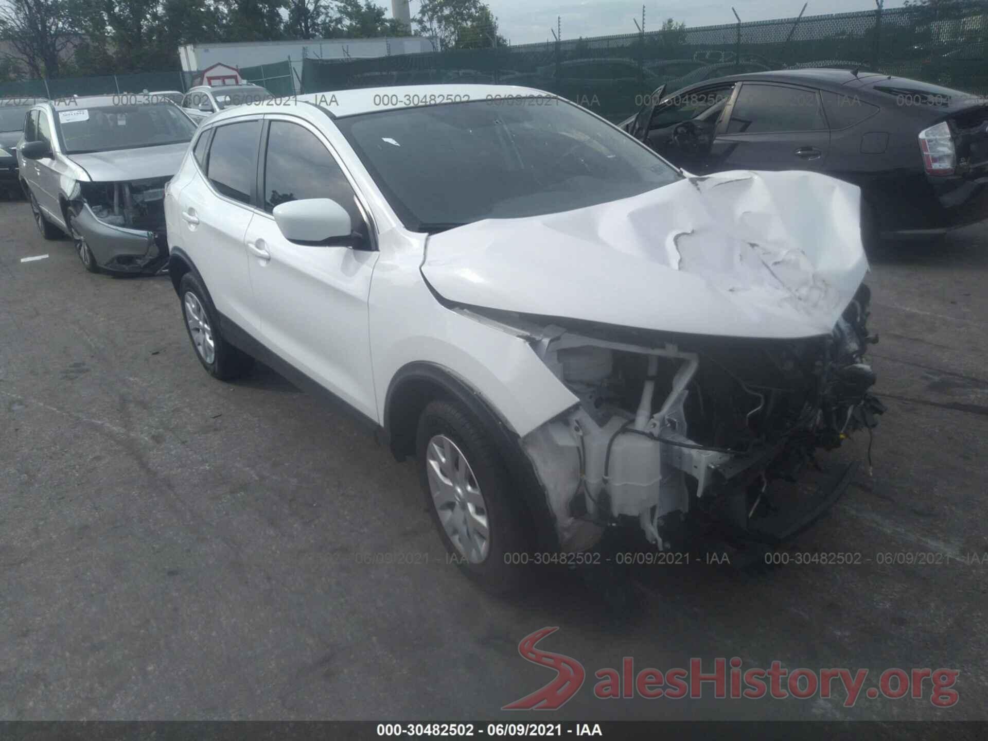 JN1BJ1CP2JW159317 2018 NISSAN ROGUE SPORT