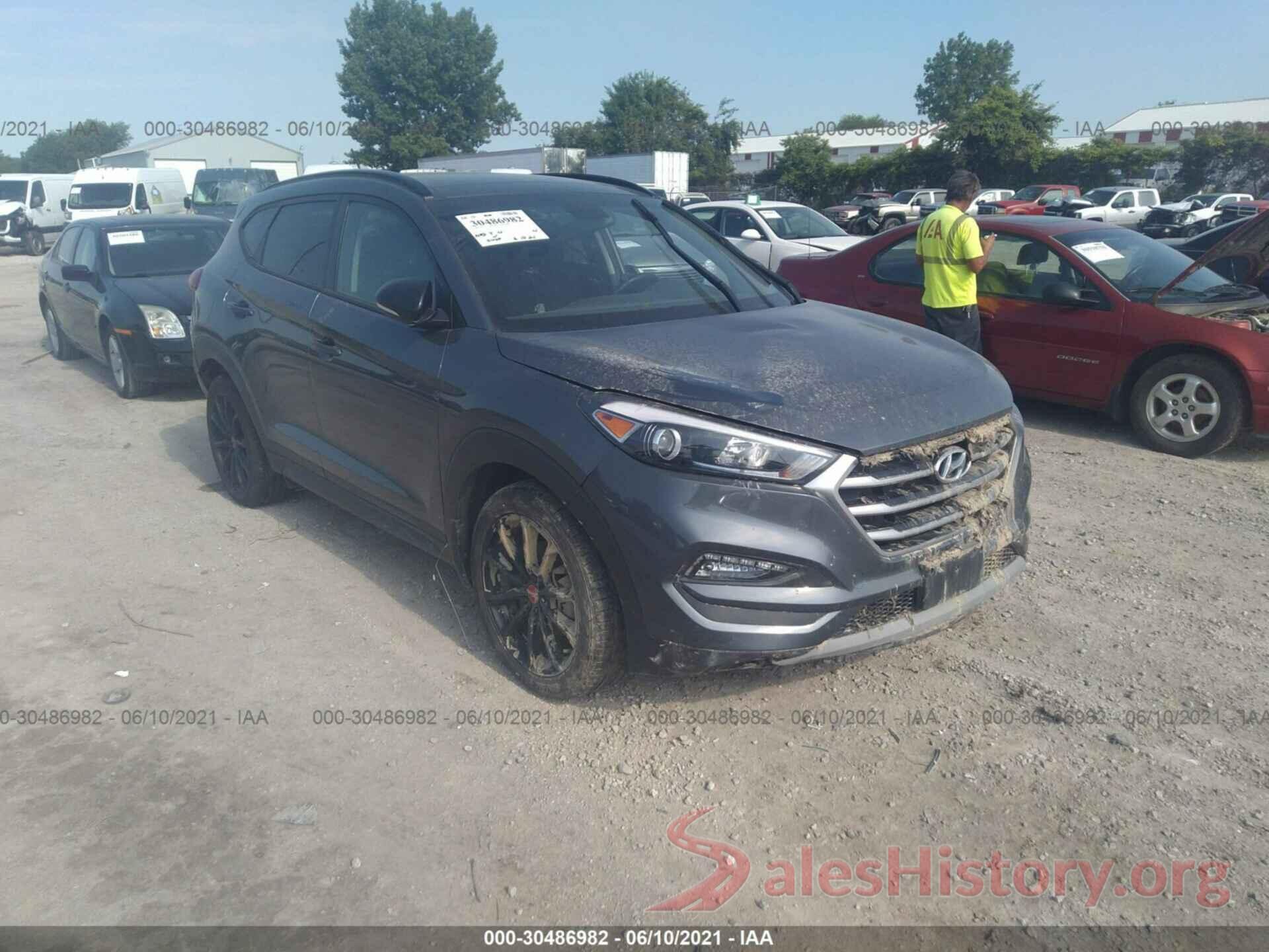 KM8J3CA26HU489663 2017 HYUNDAI TUCSON