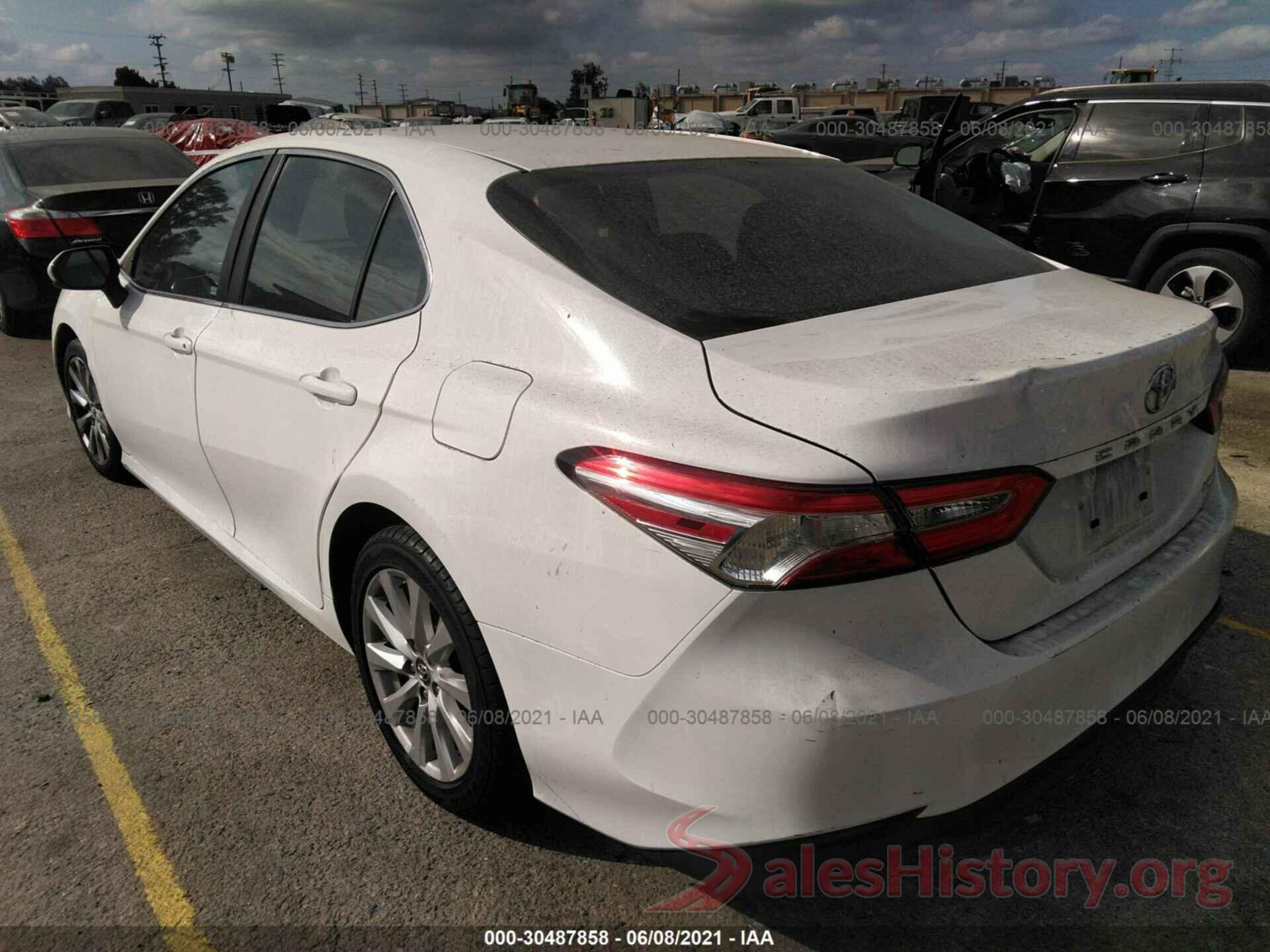 4T1B11HK1JU656196 2018 TOYOTA CAMRY