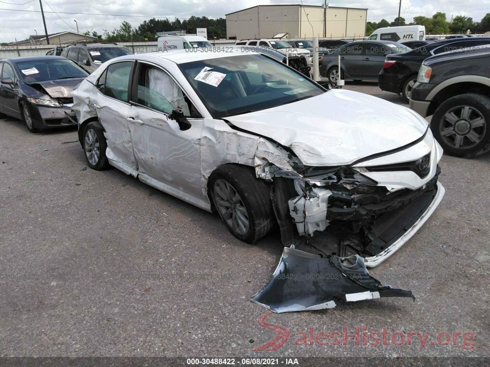 4T1B11HK9JU609370 2018 TOYOTA CAMRY