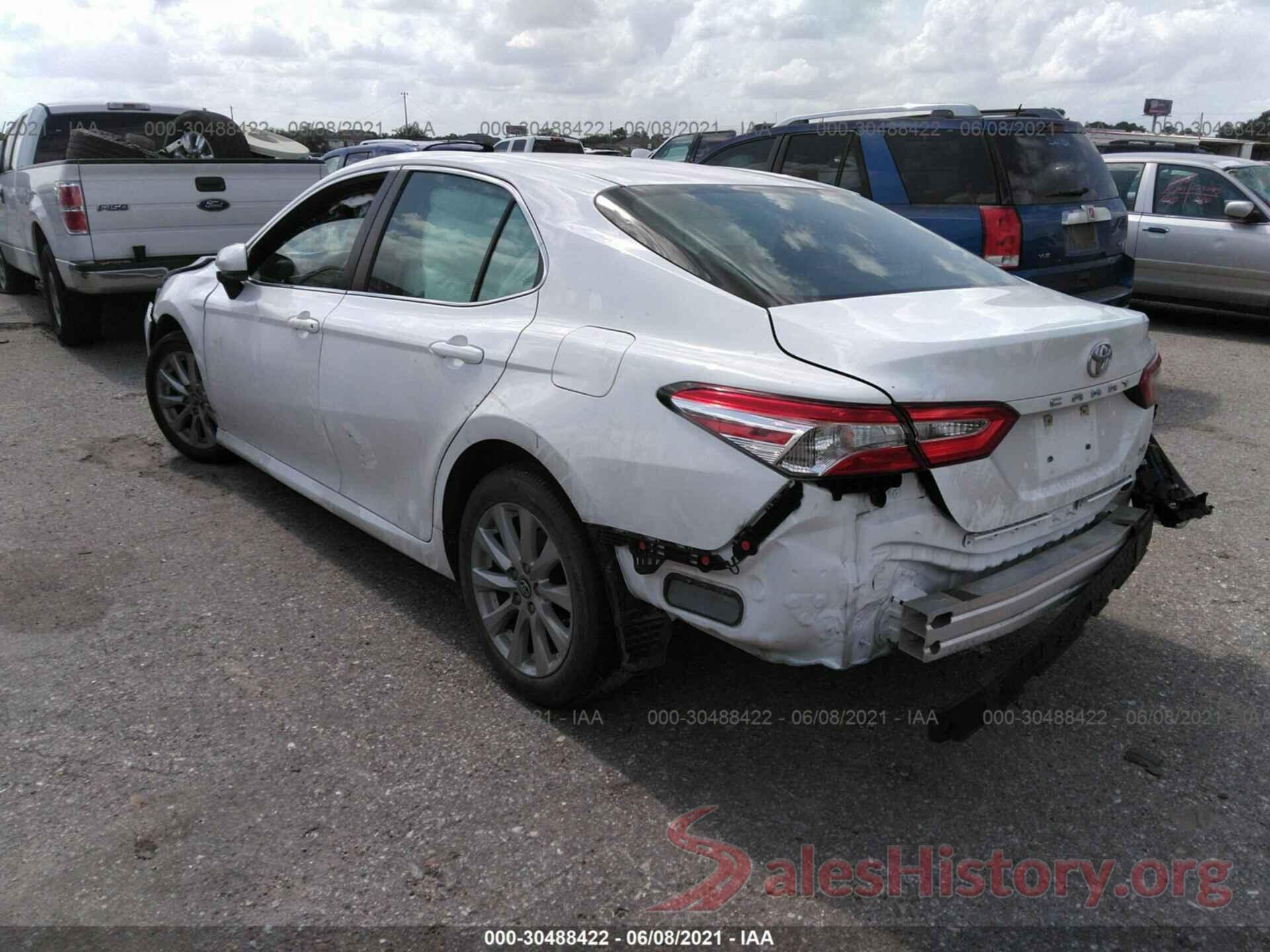 4T1B11HK9JU609370 2018 TOYOTA CAMRY