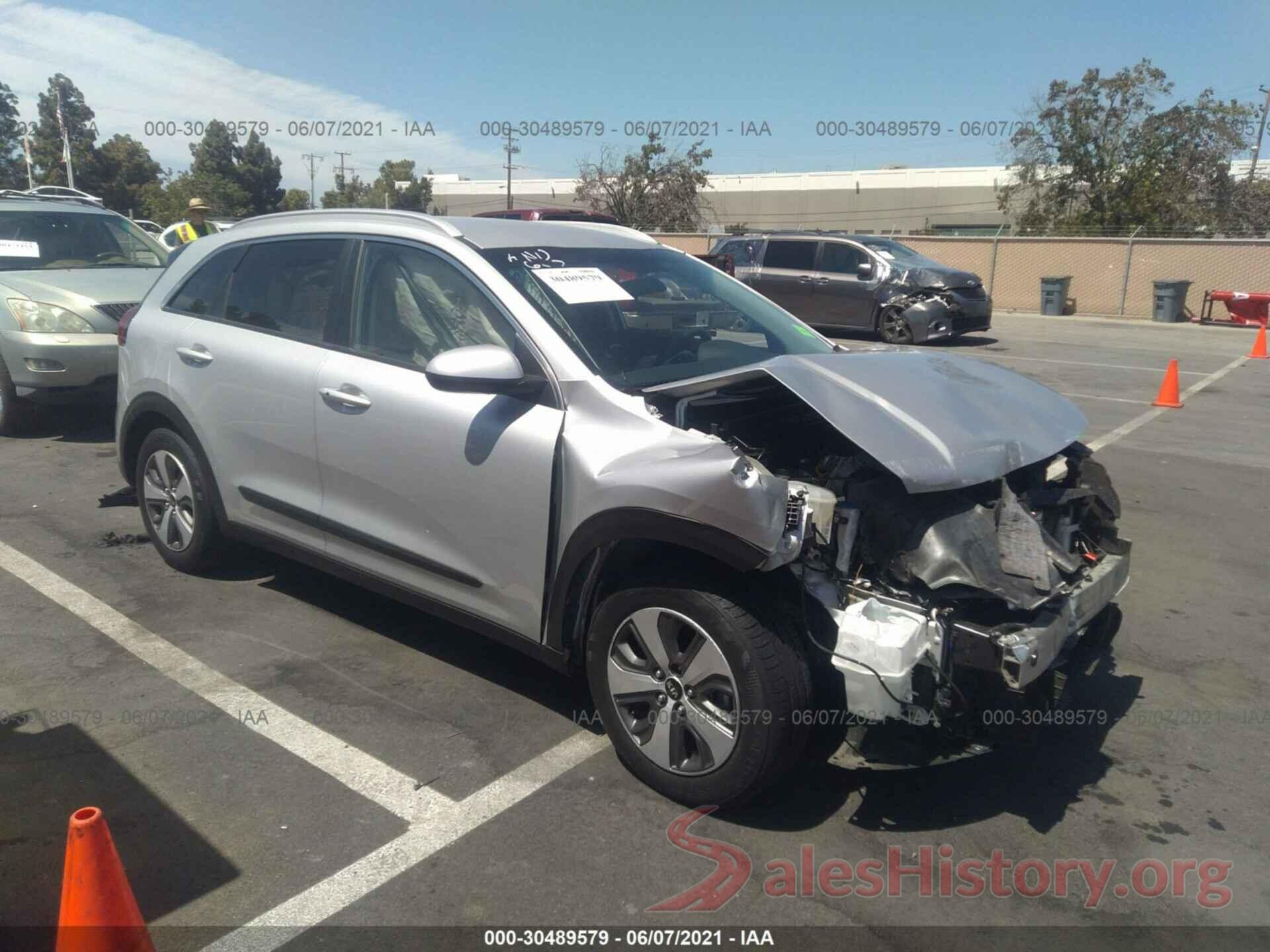 KNDCB3LC7H5101209 2017 KIA NIRO