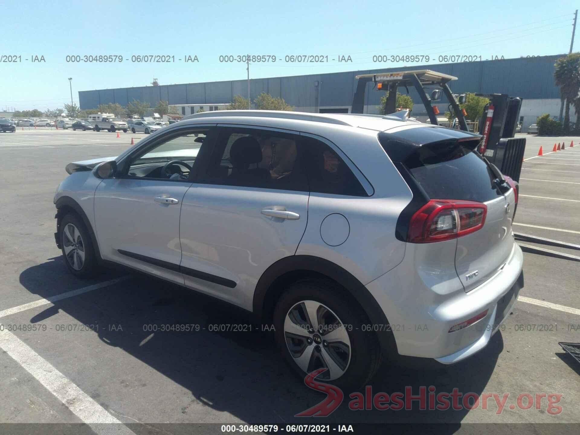 KNDCB3LC7H5101209 2017 KIA NIRO