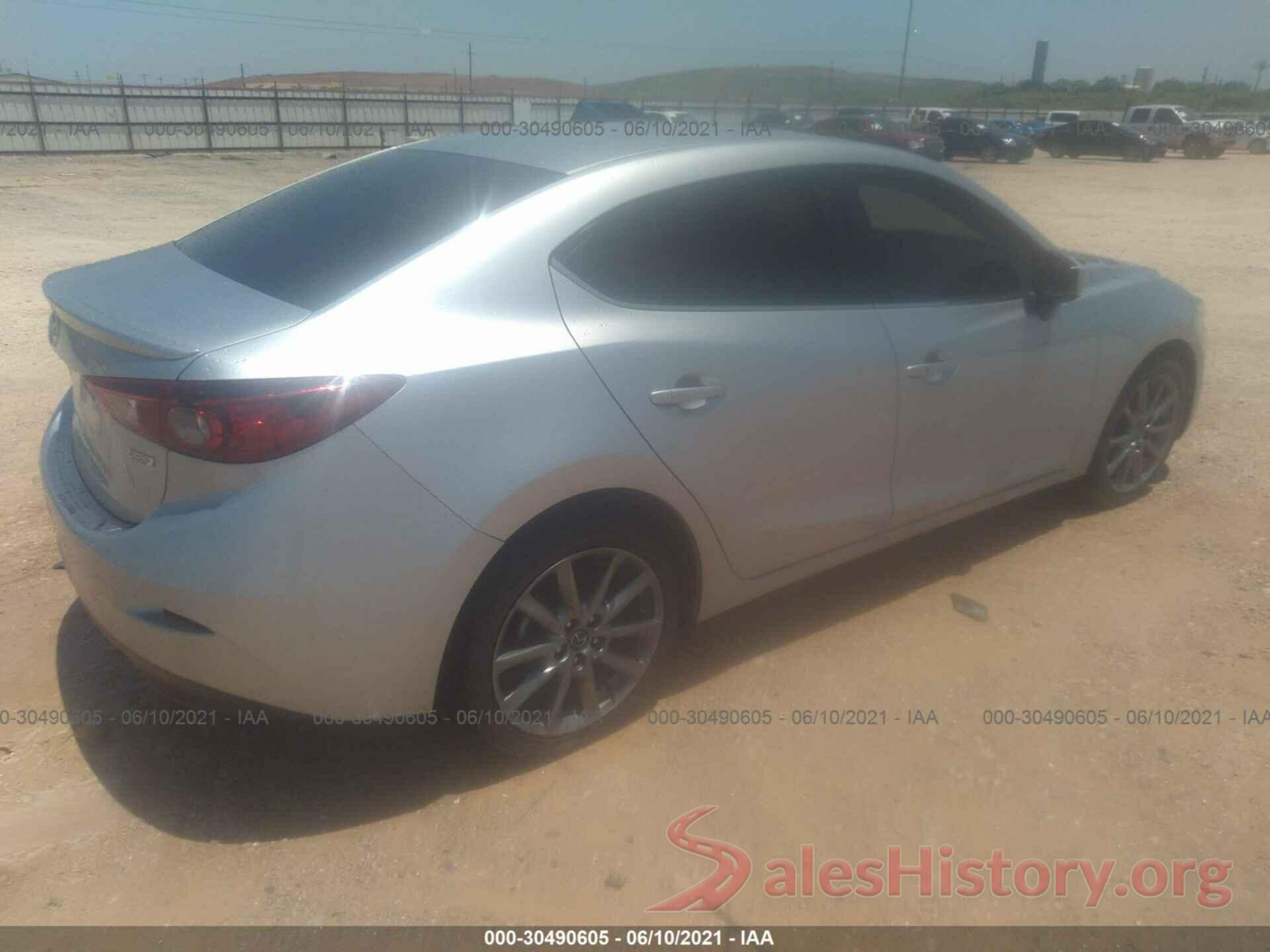 3MZBN1V30JM207468 2018 MAZDA MAZDA3 4-DOOR