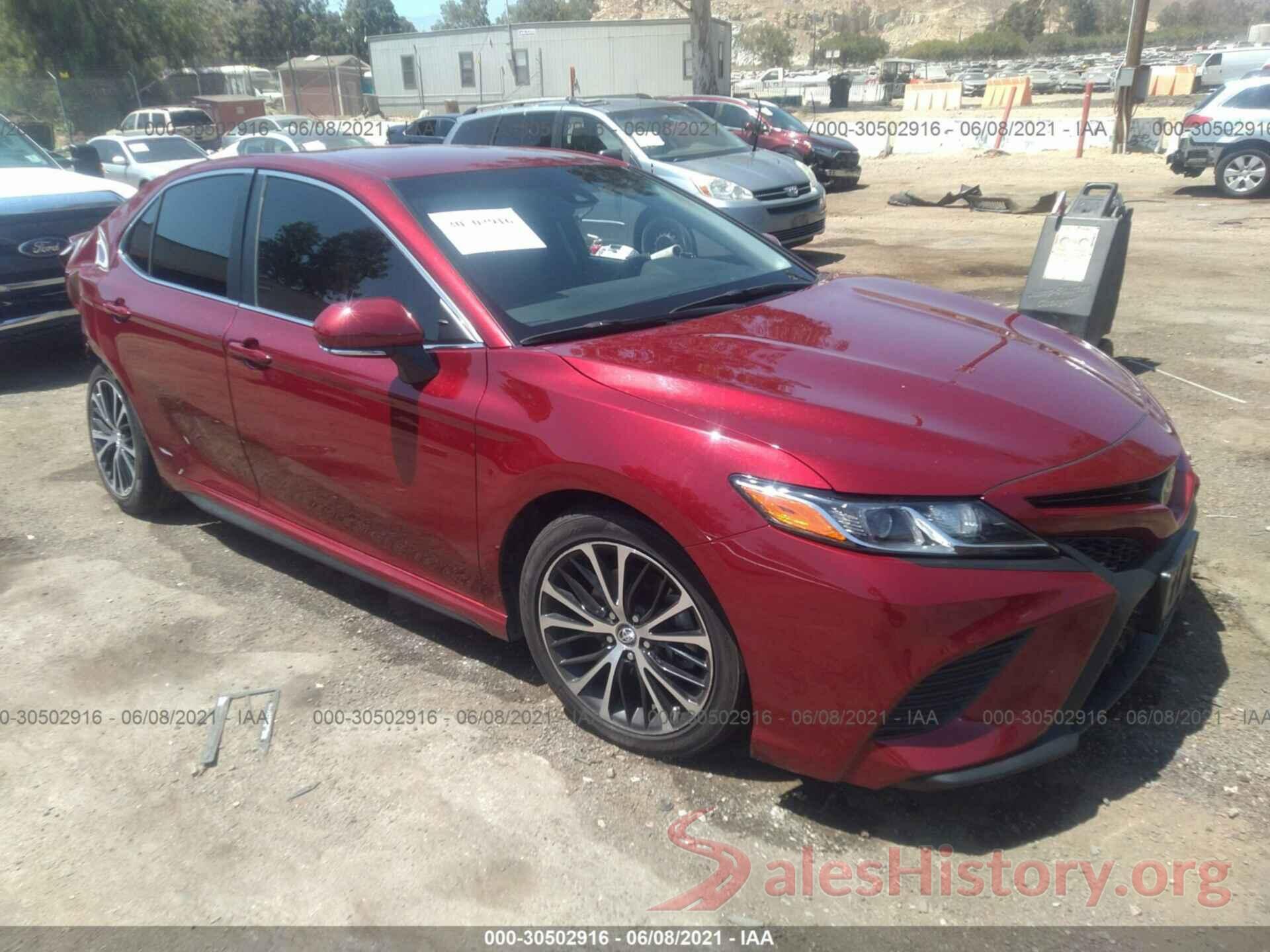 4T1B11HK0JU621391 2018 TOYOTA CAMRY