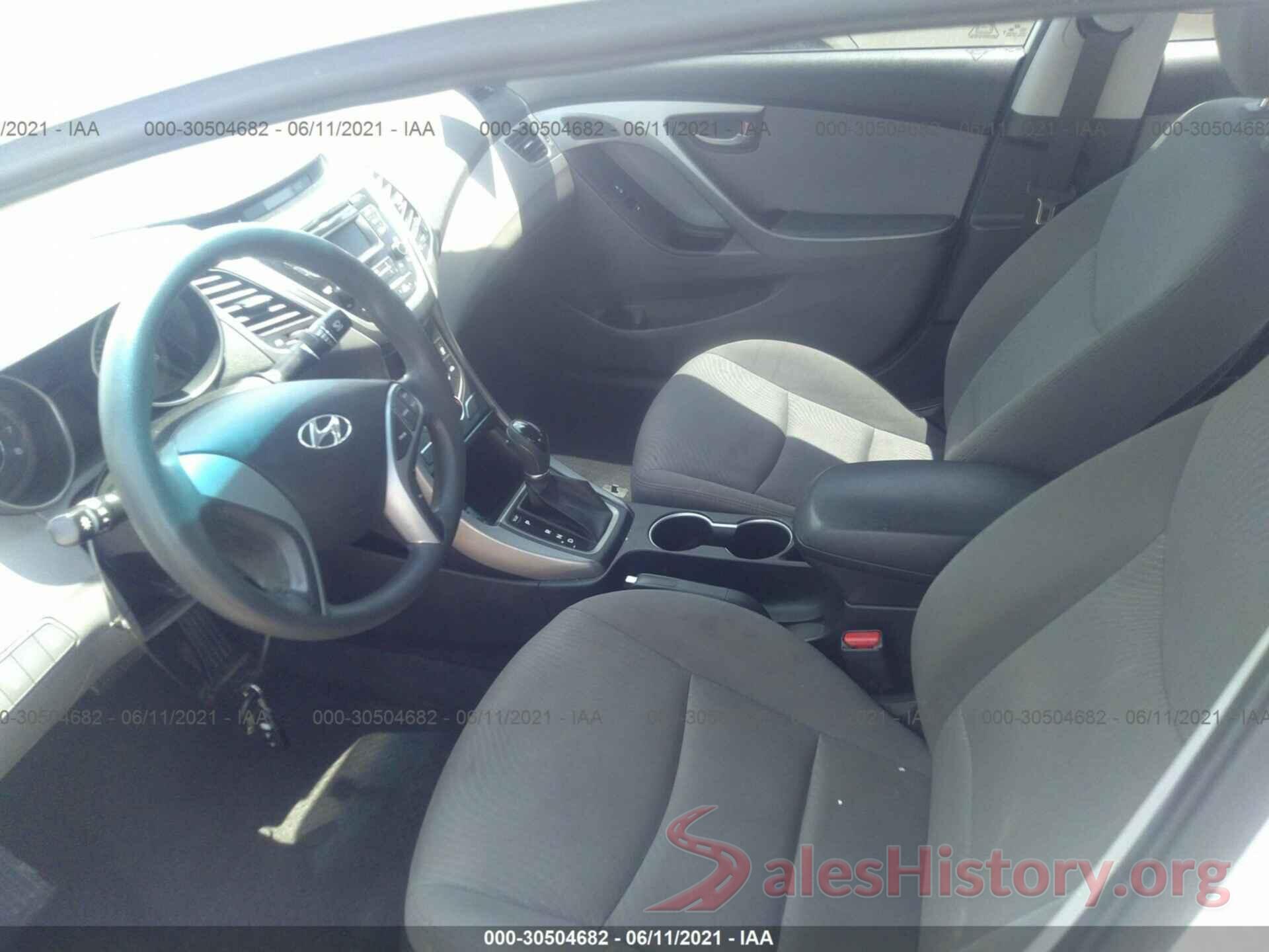 5NPDH4AE8GH765028 2016 HYUNDAI ELANTRA