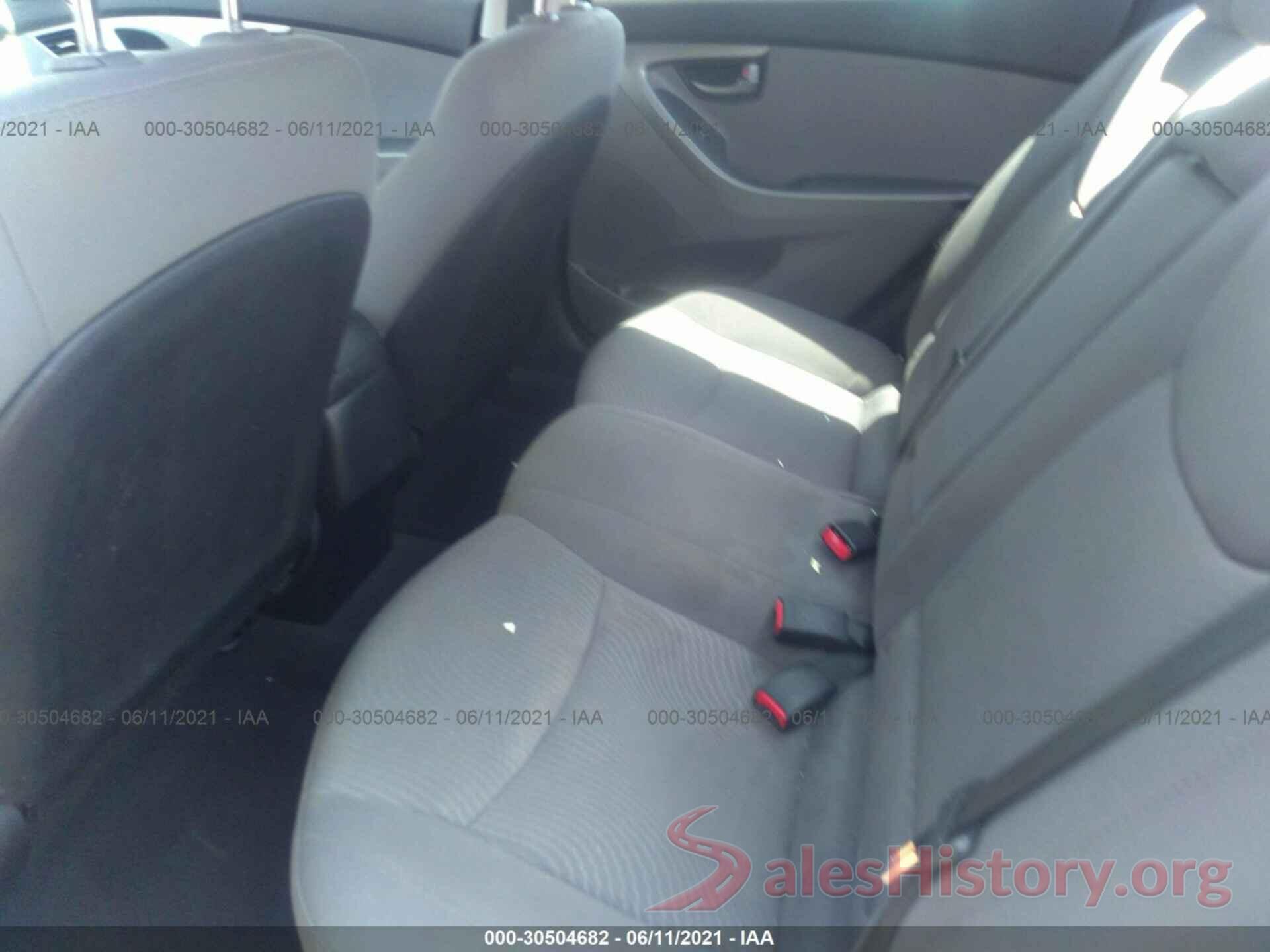 5NPDH4AE8GH765028 2016 HYUNDAI ELANTRA